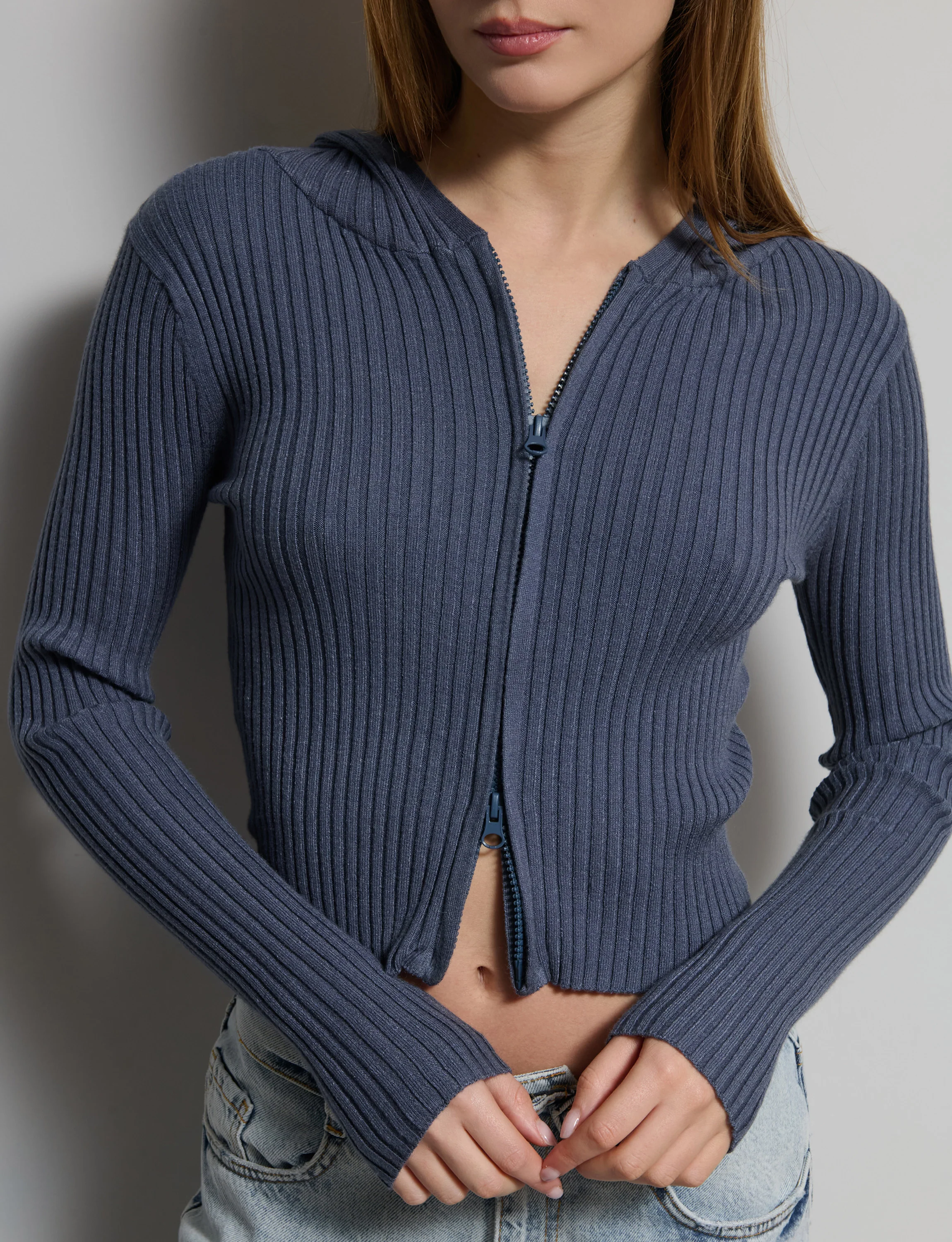 Cardigan blu con zip - Image 2