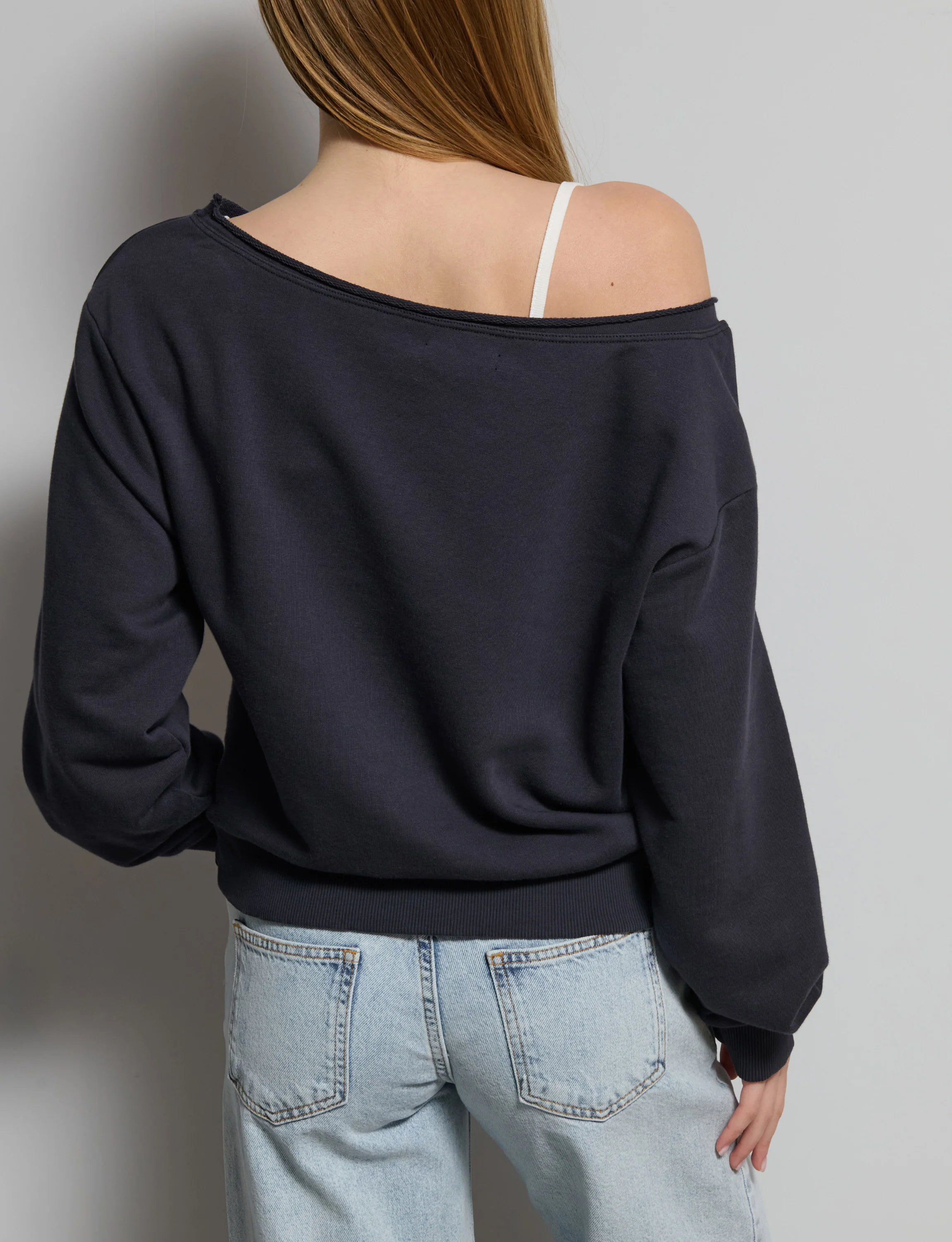 Felpa offshoulder con stampa - Image 4