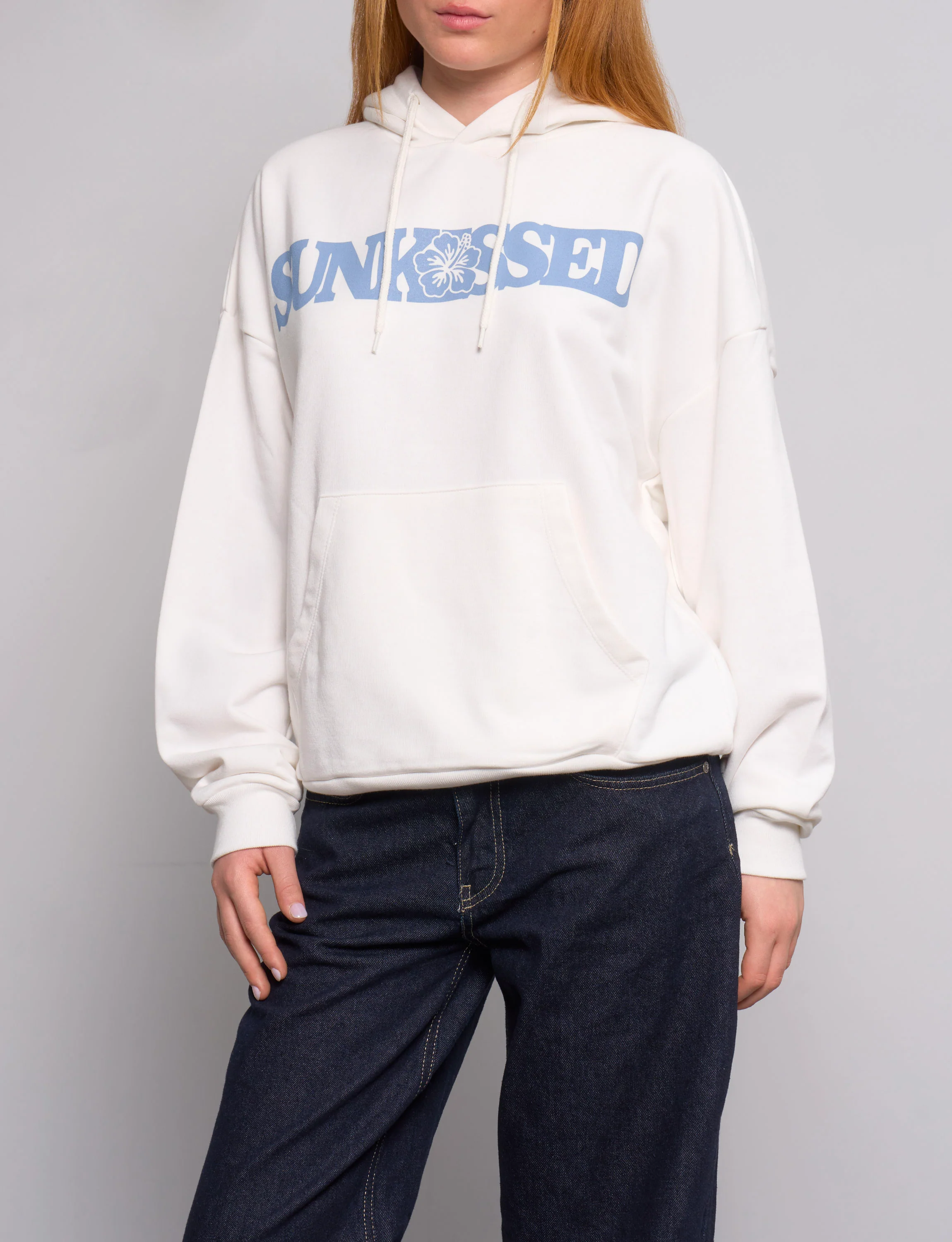 Felpa oversize bianca con scritta “Sunkissed“ - Image 2