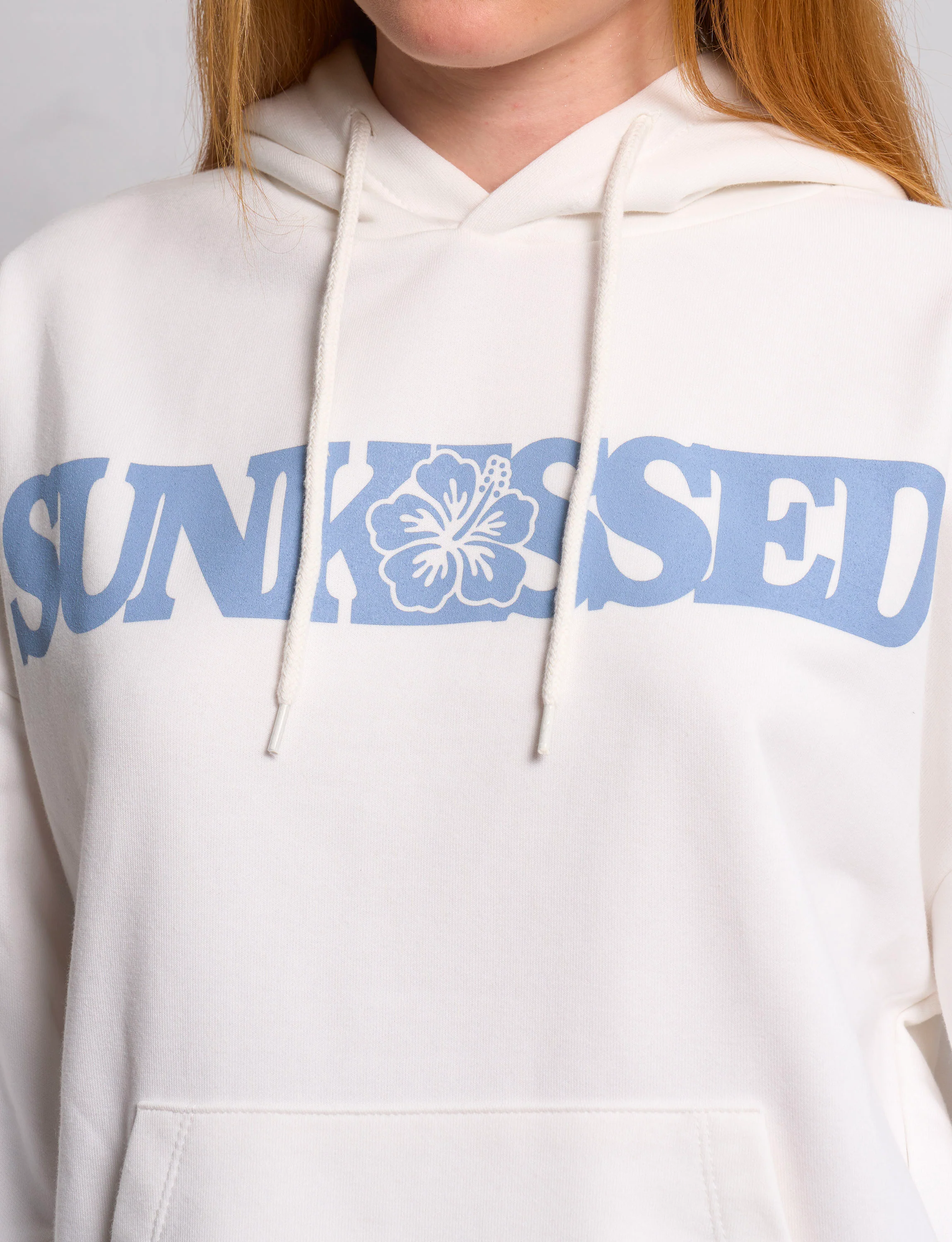 Felpa oversize bianca con scritta “Sunkissed“ - Image 3