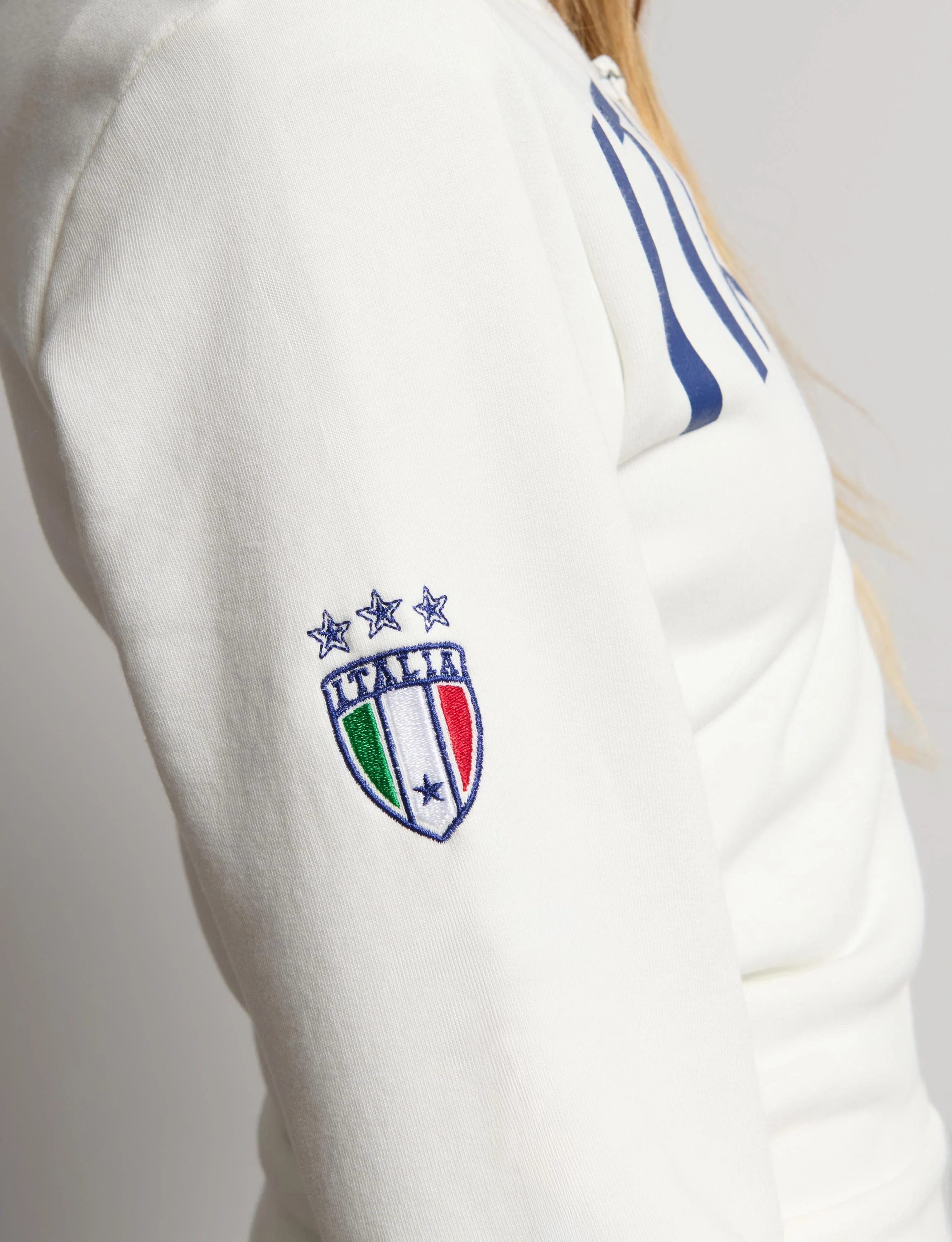 Felpa panna a collo alto con stampa Italia - Image 4