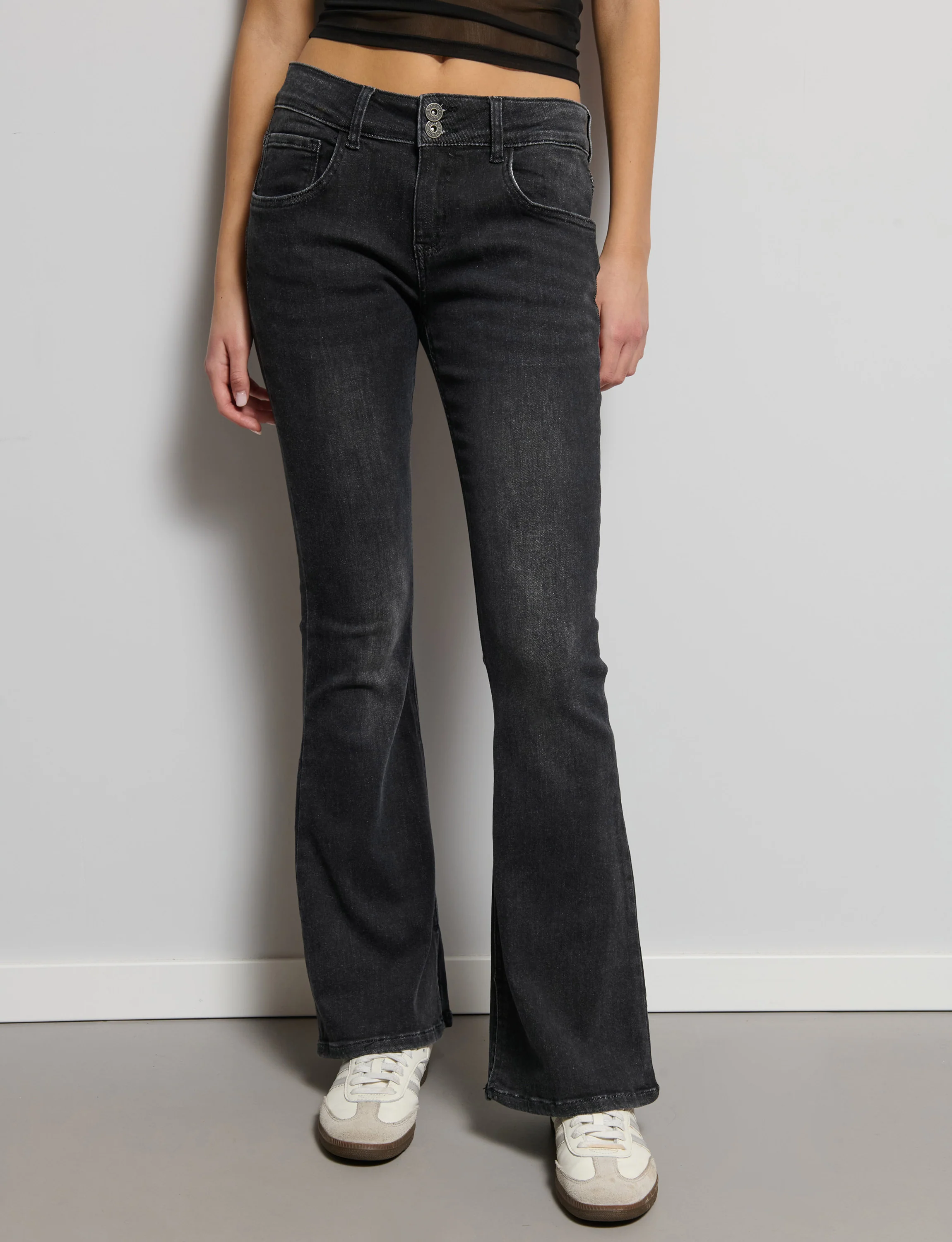 Jeans a zampa con doppio bottone - Image 2