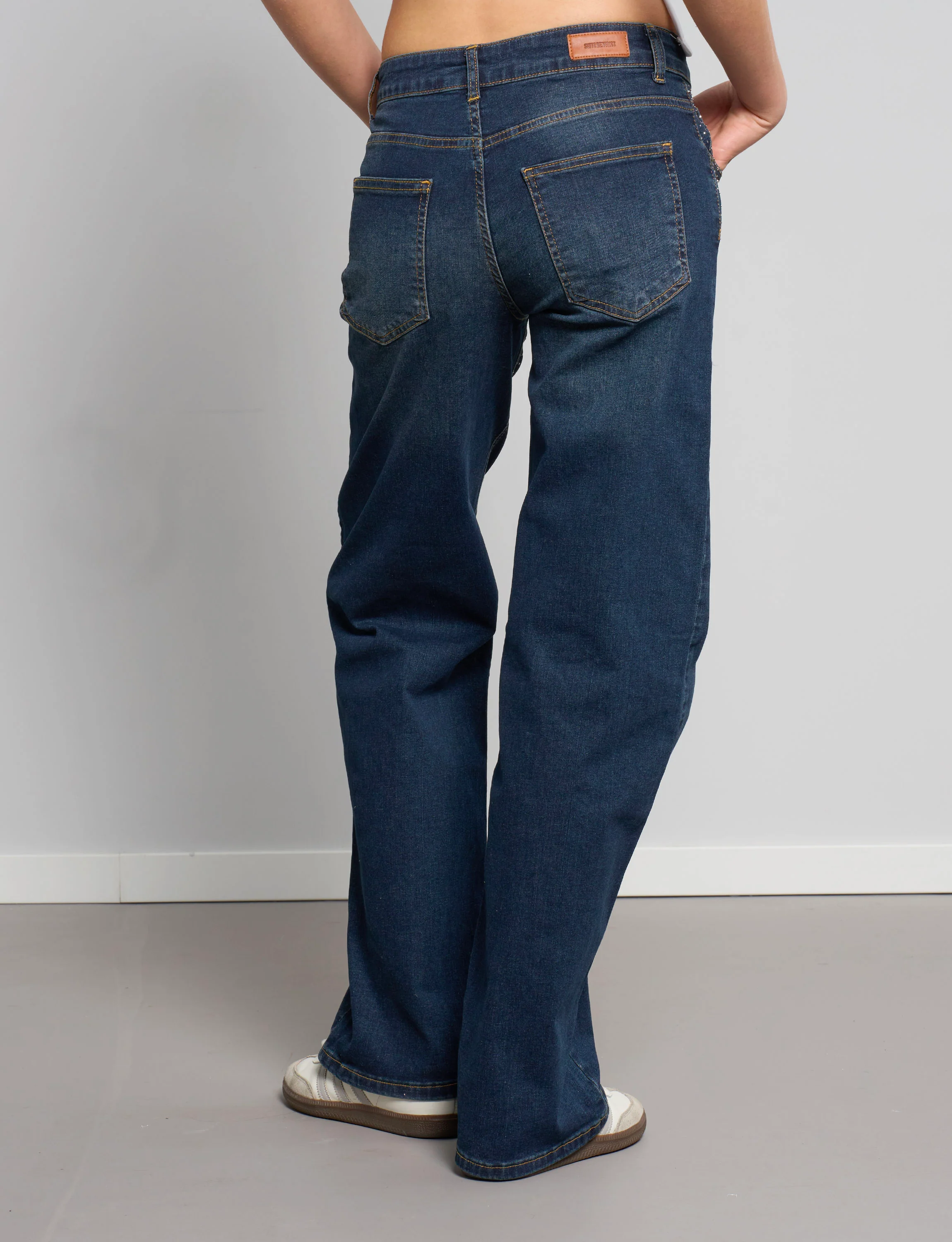 Jeans straight con strass - Image 3