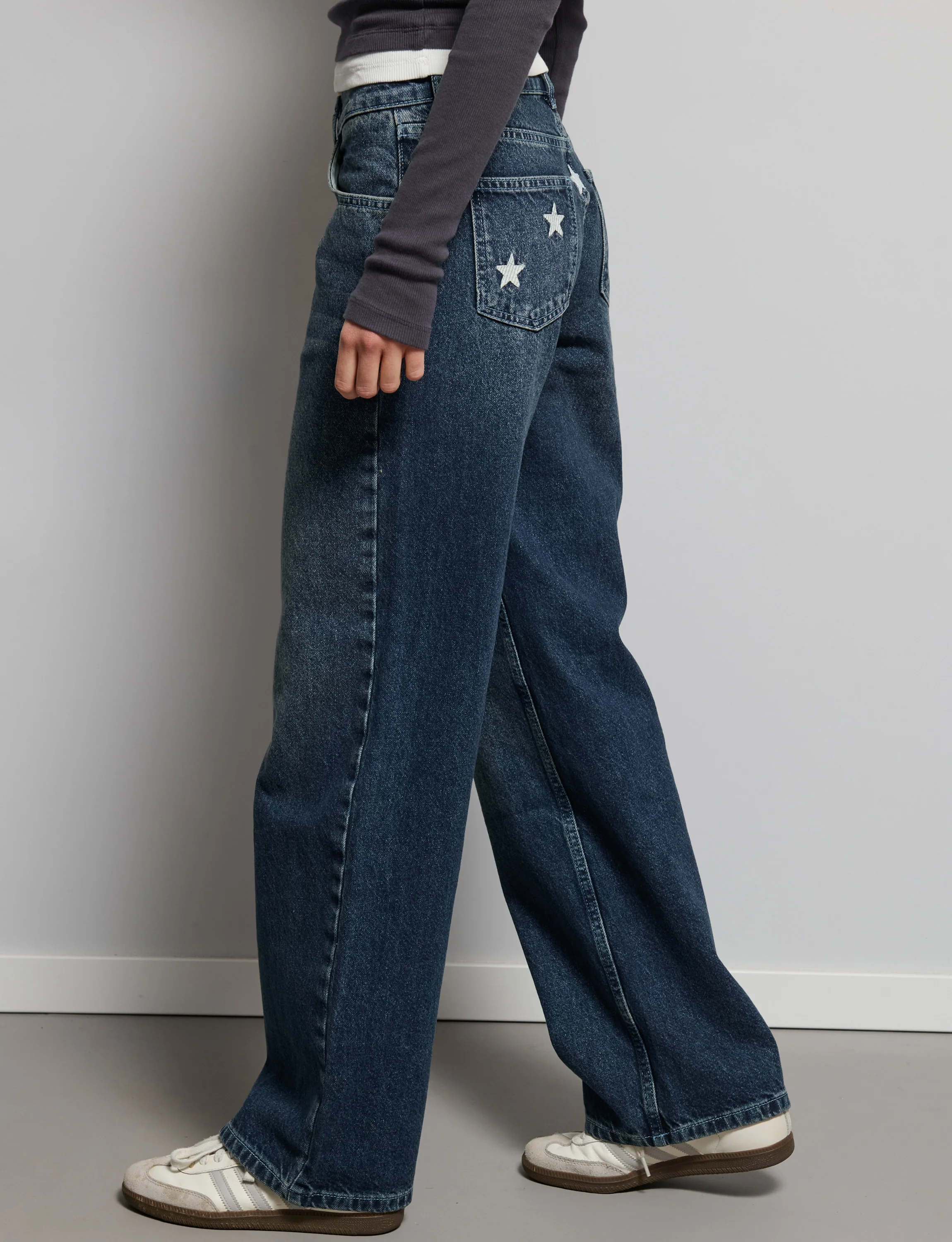 Jeans dritto con ricamo - Image 4
