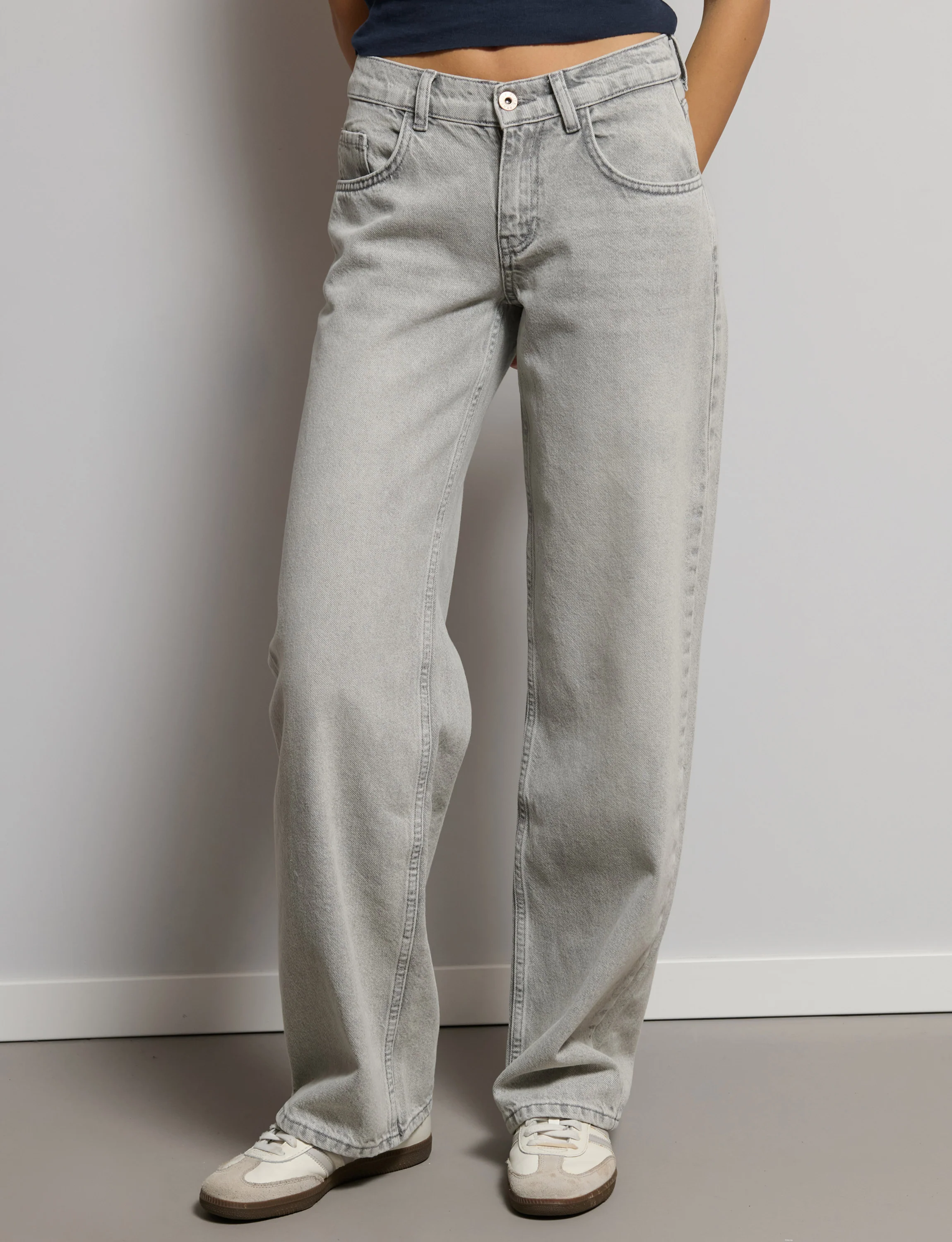 Jeans dritto con strass - Image 3