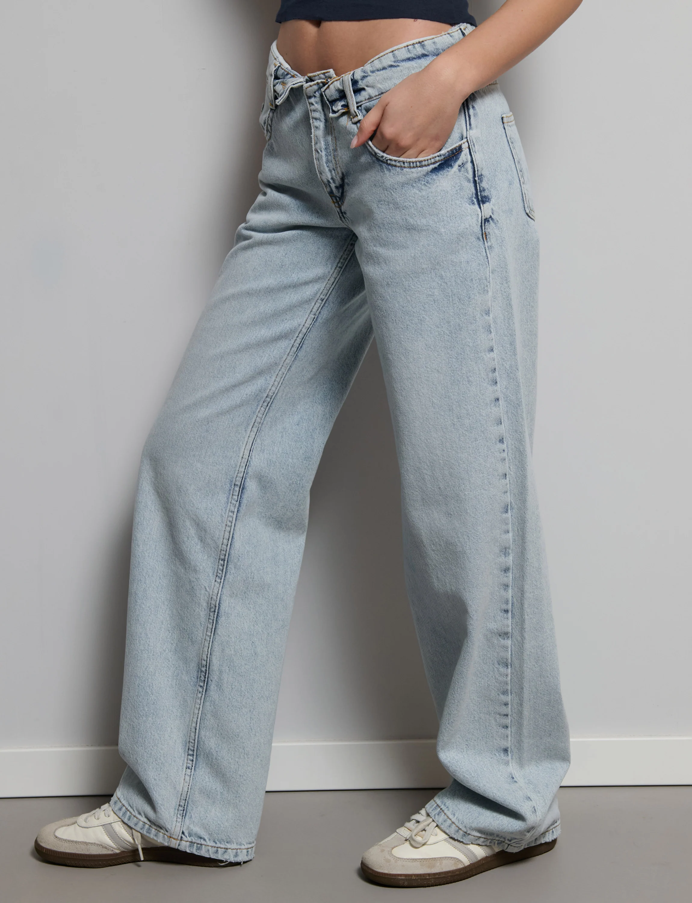 Jeans dritto con vita rigirata - Image 3