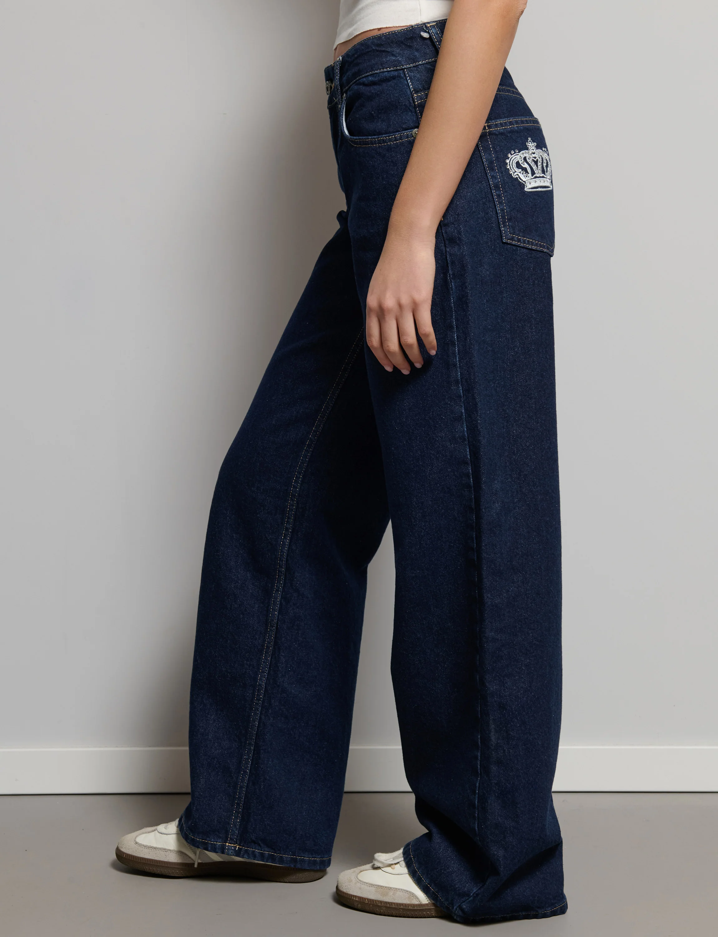 Jeans dritto con corone - Image 4
