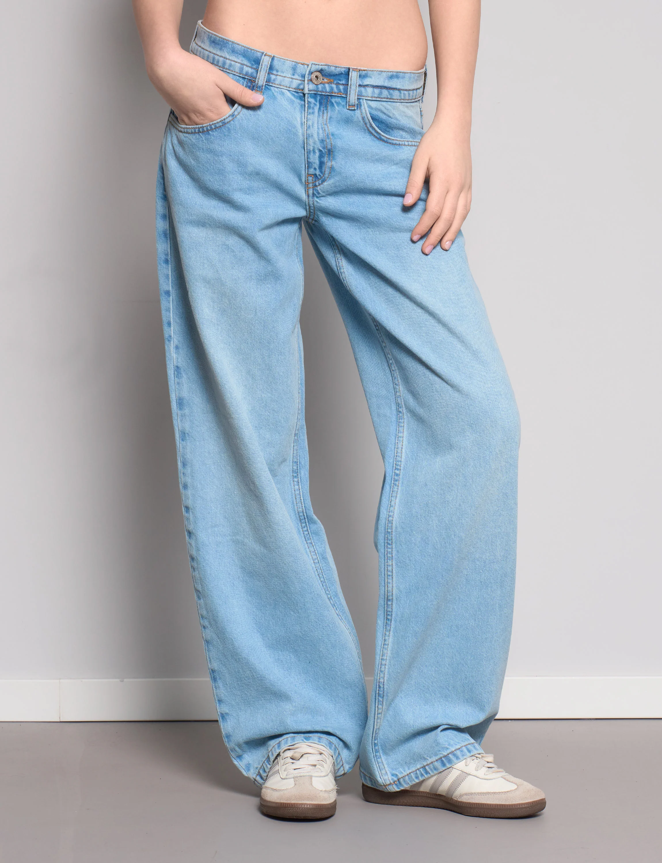 Jeans straight con stelle - Image 3