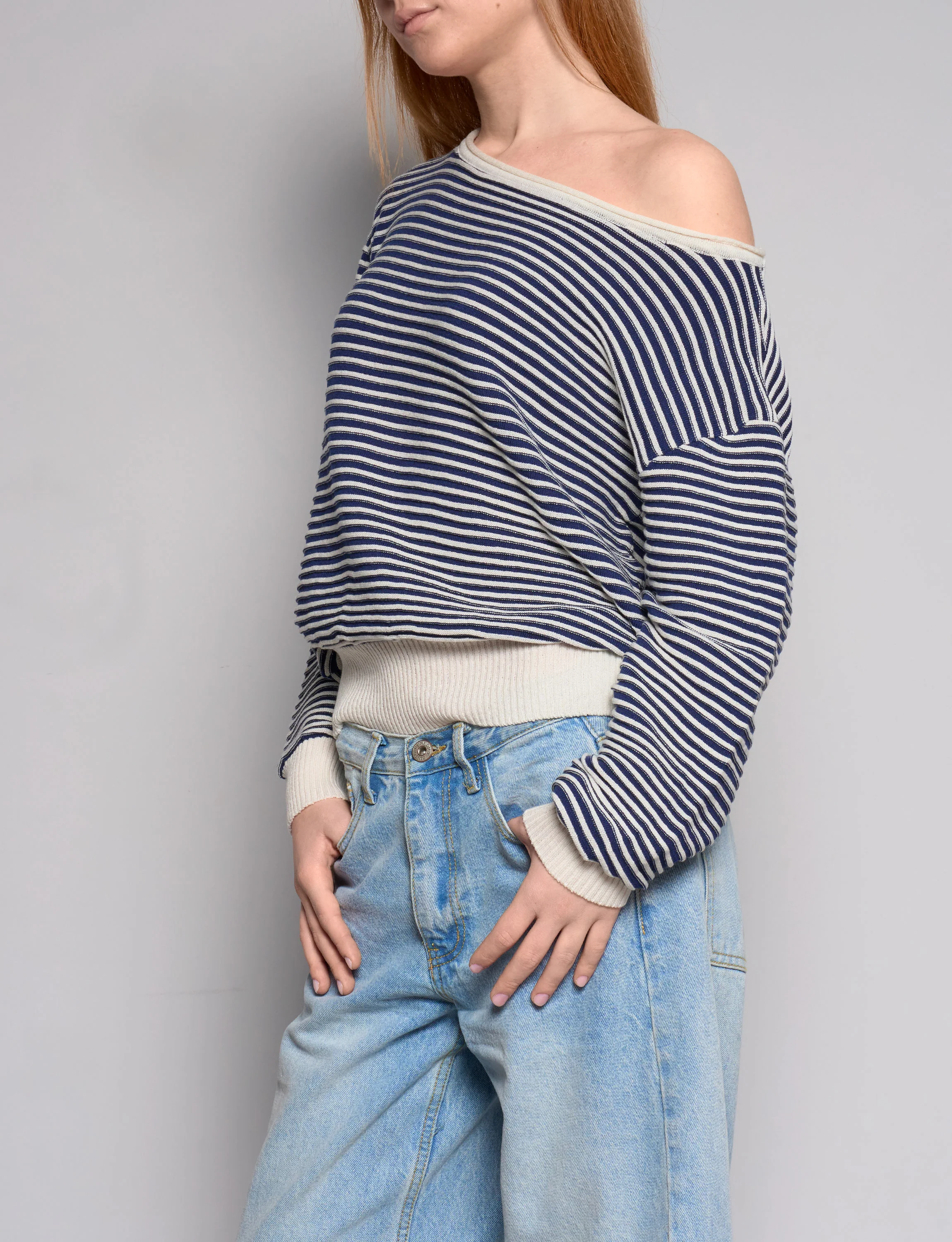 Maglia a righe con scollo asimmetrico - Image 2