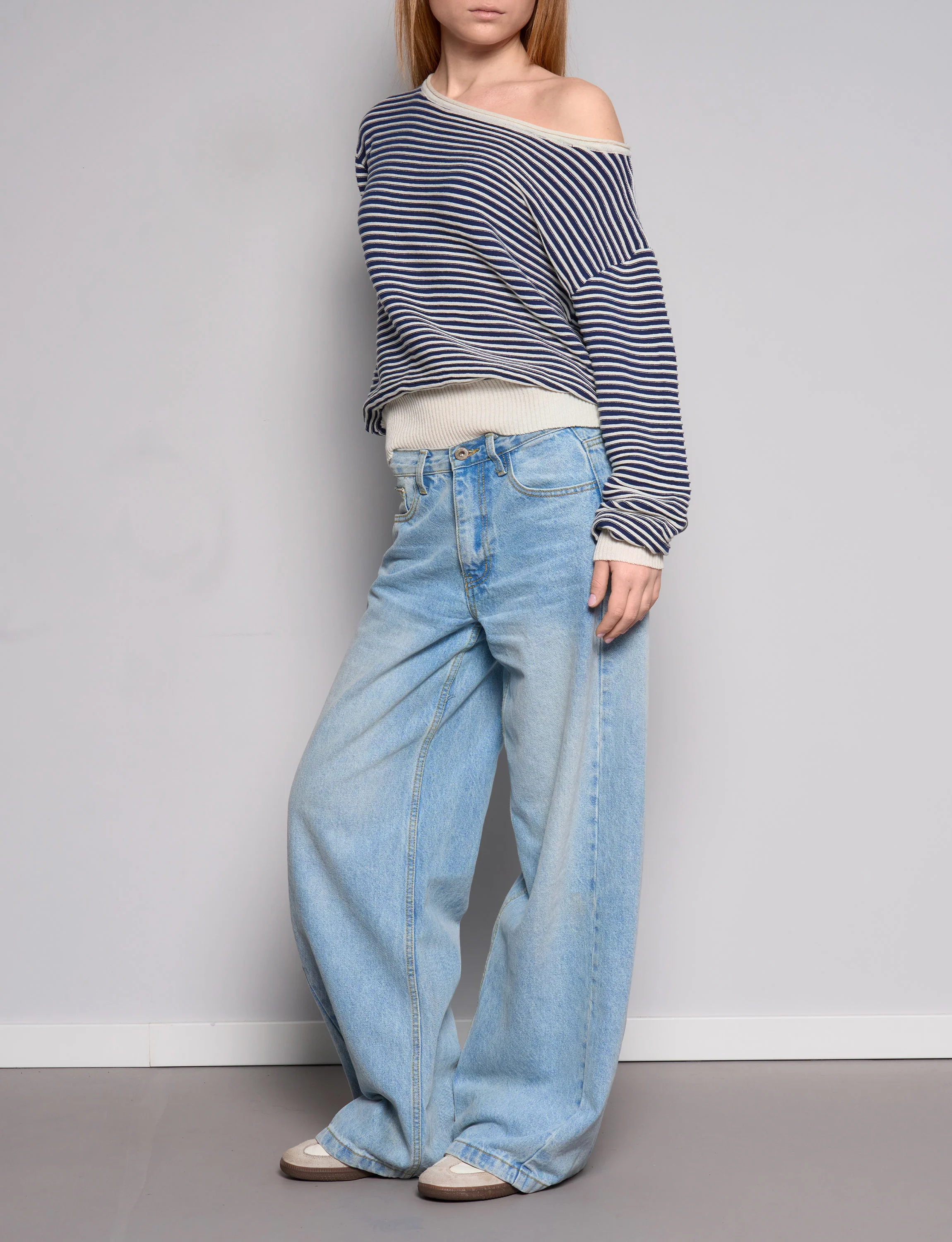 Maglia a righe con scollo asimmetrico - Image 5