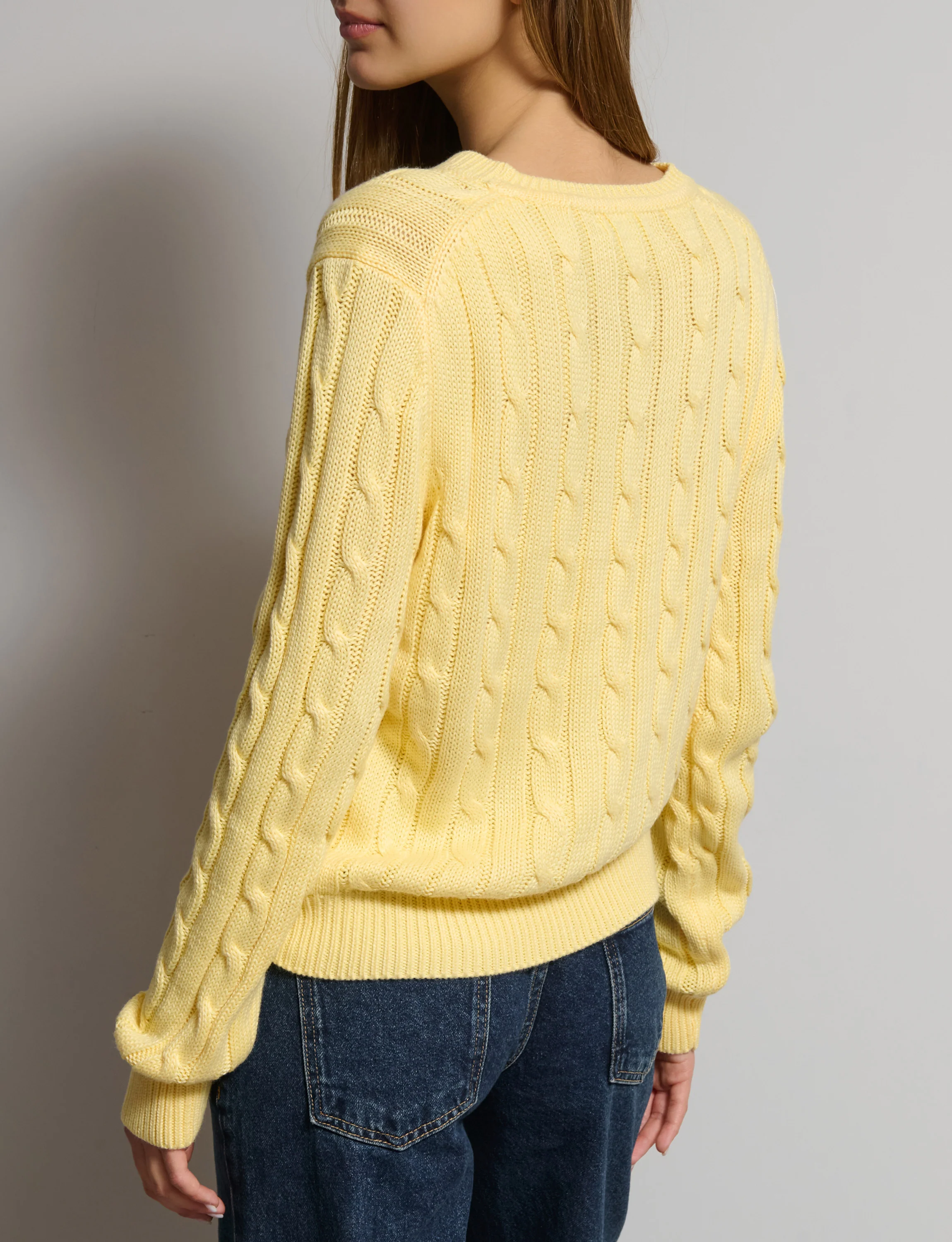 Maglione giallo pastello a trecce - Image 3