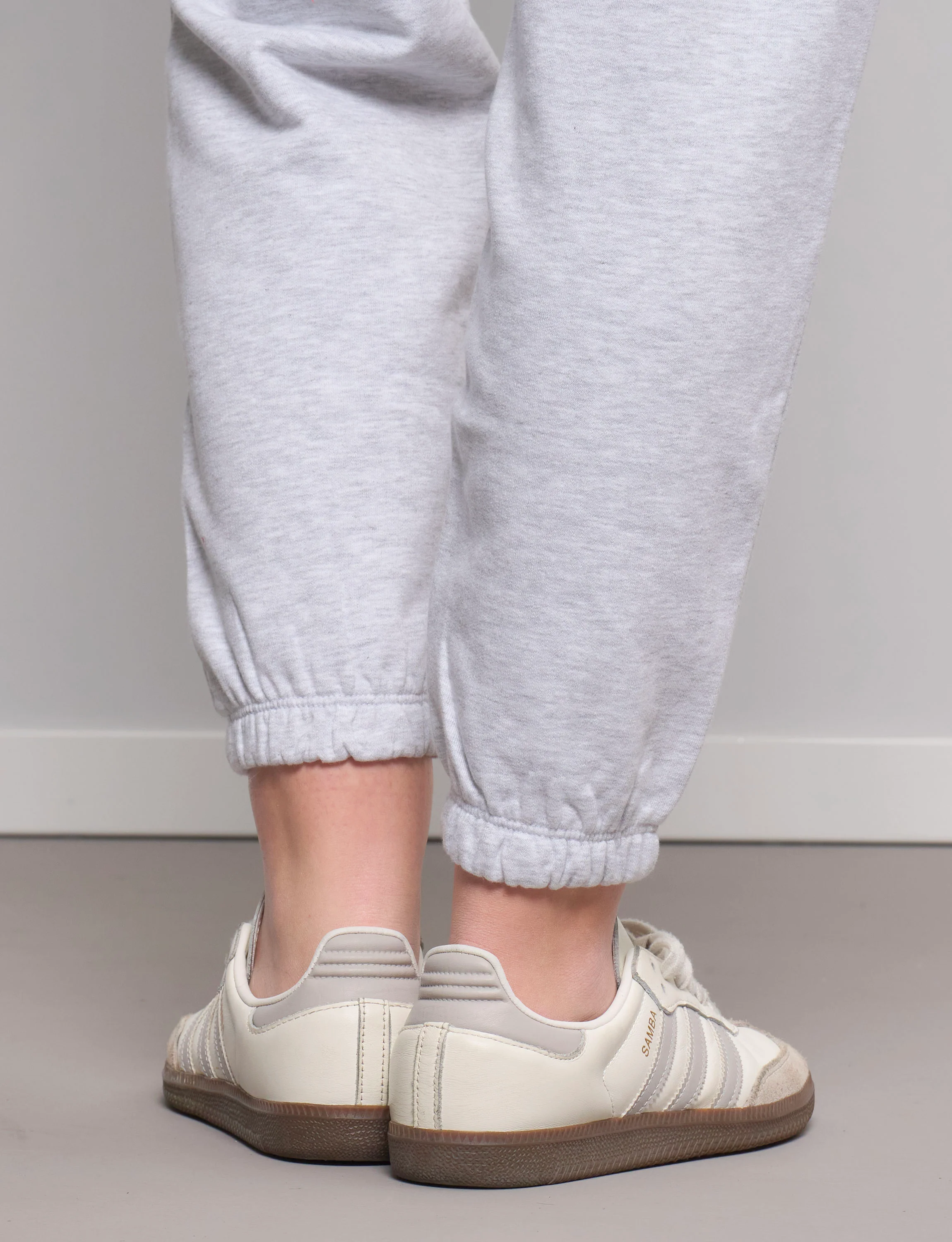 Pantalone grigio in felpa - Image 3