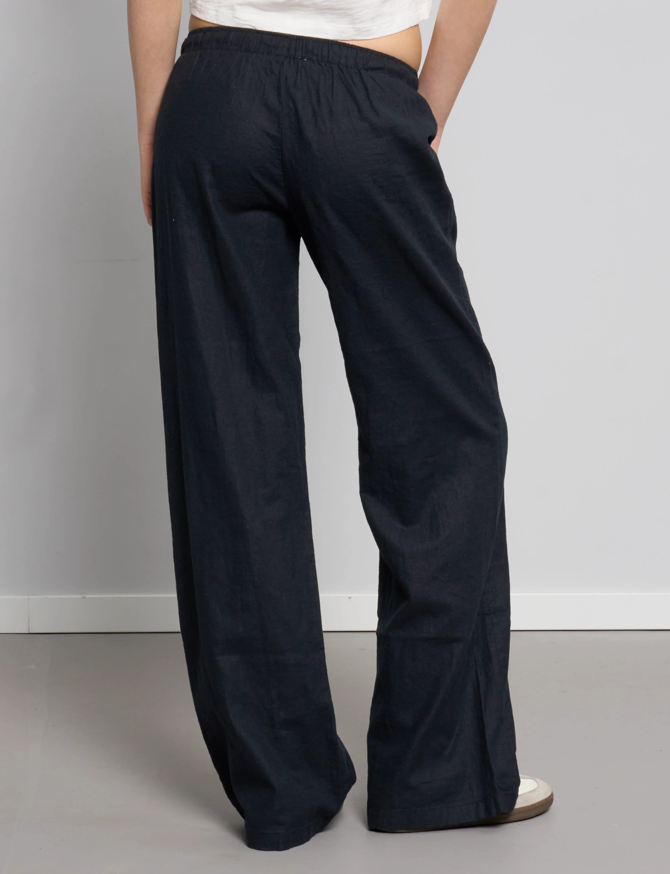 Pantalone in lino nero a gamba ampia - Image 3