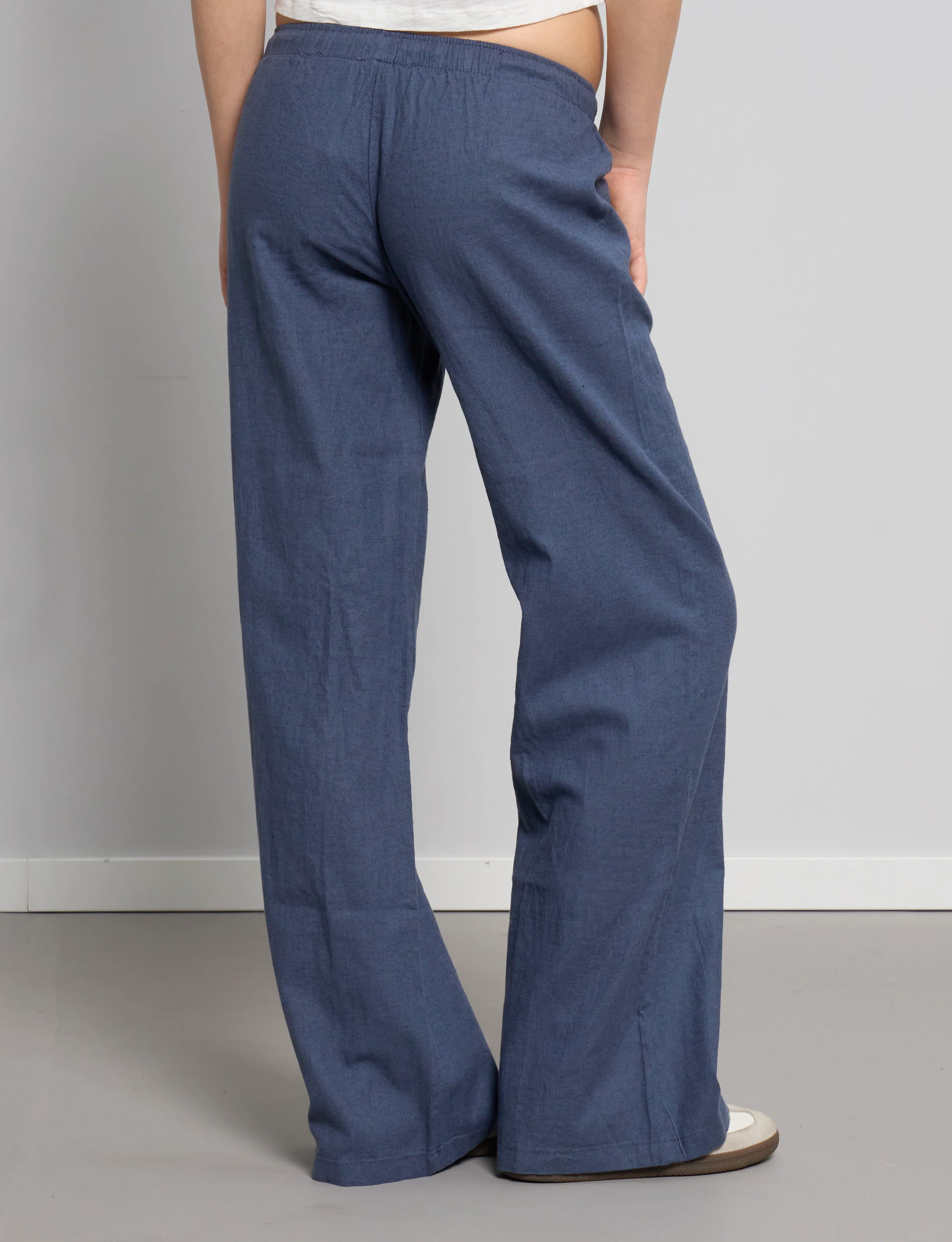 Pantalone in lino blu inchiostro a gamba ampia - Image 3