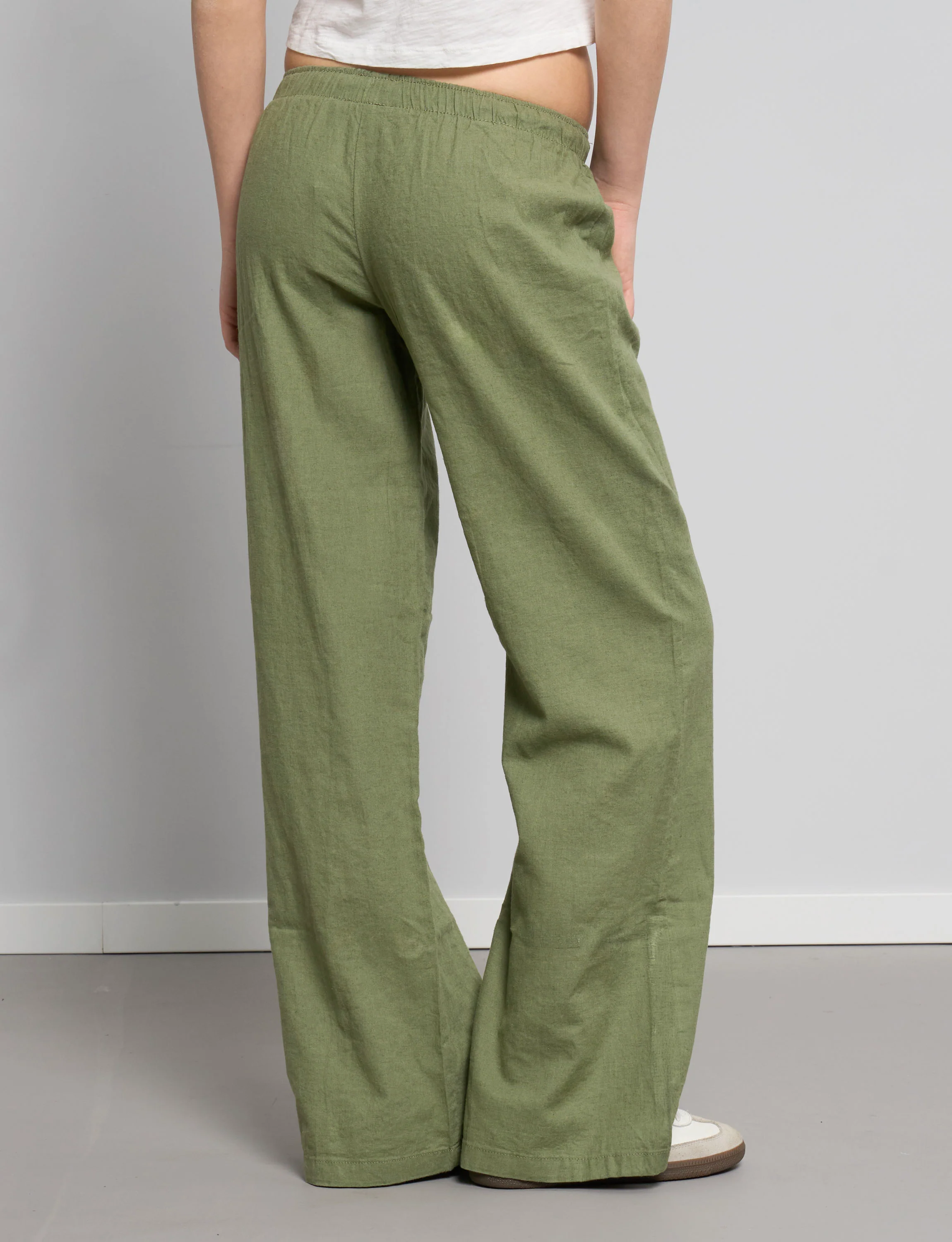 Pantalone in lino verde salvia a gamba ampia - Image 3