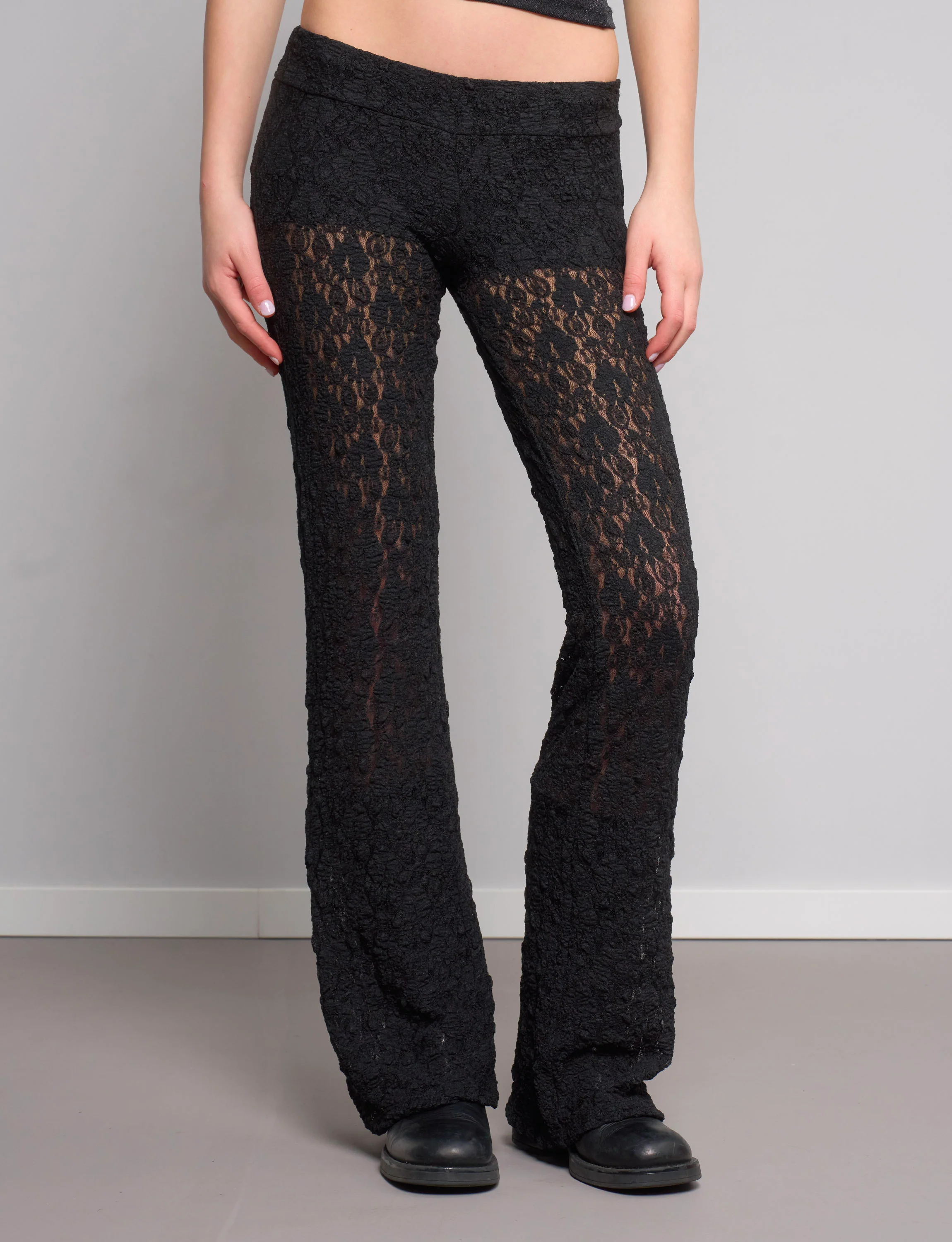 Pantaloni neri in pizzo