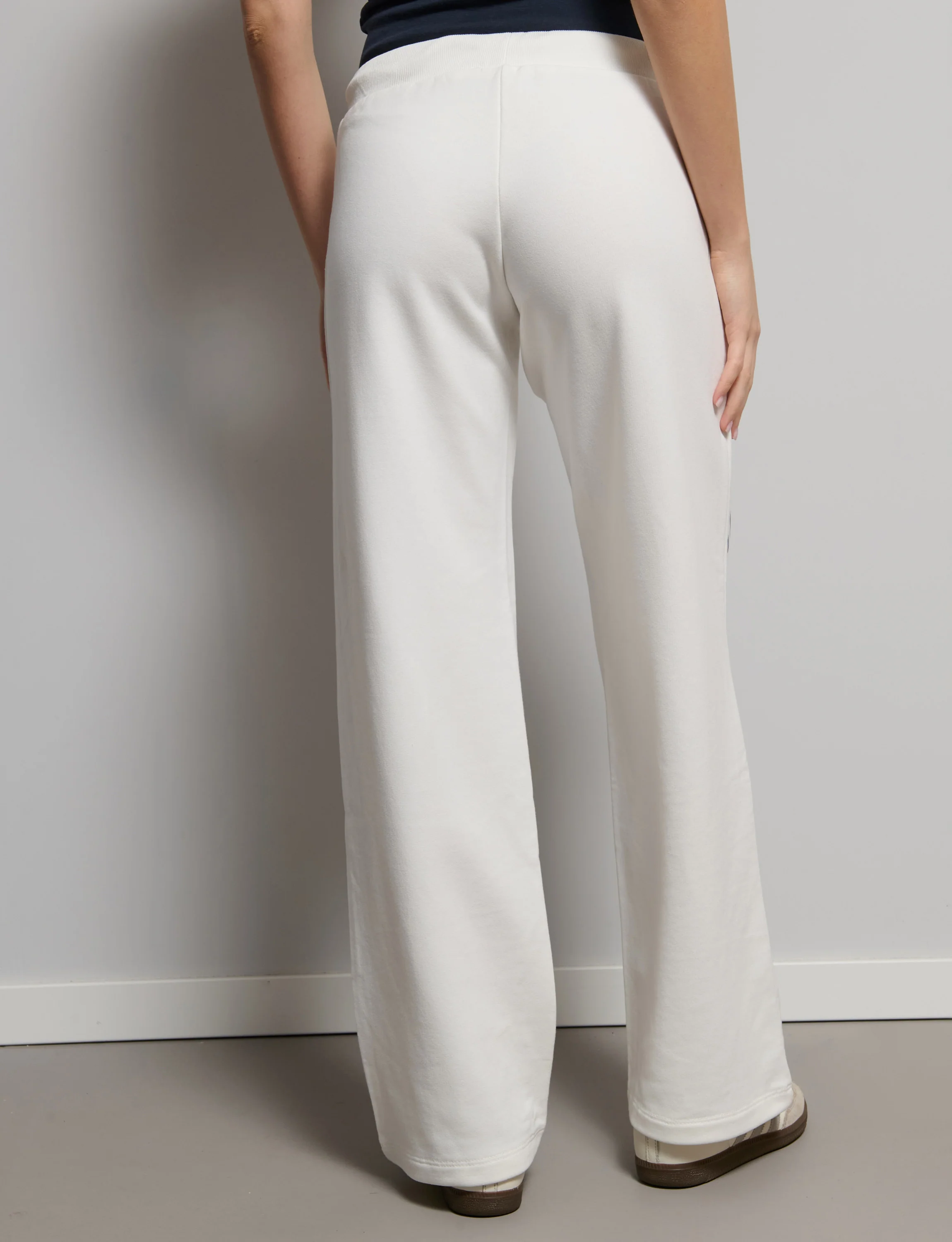 Pantalone tuta con scritta “She‘s not a Princess“ - Image 4