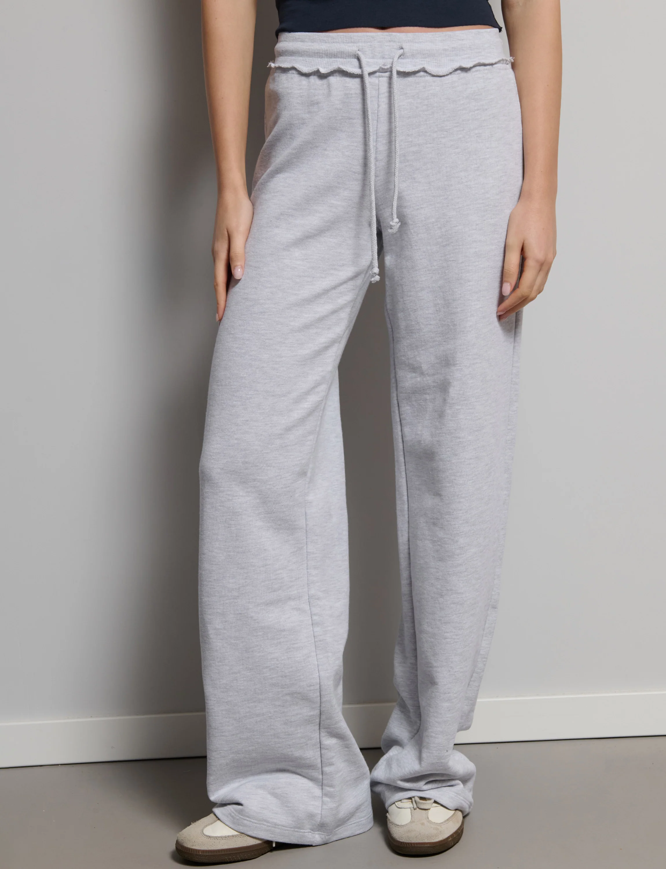 Pantalone tuta con scritta “spoiled“ - Image 3