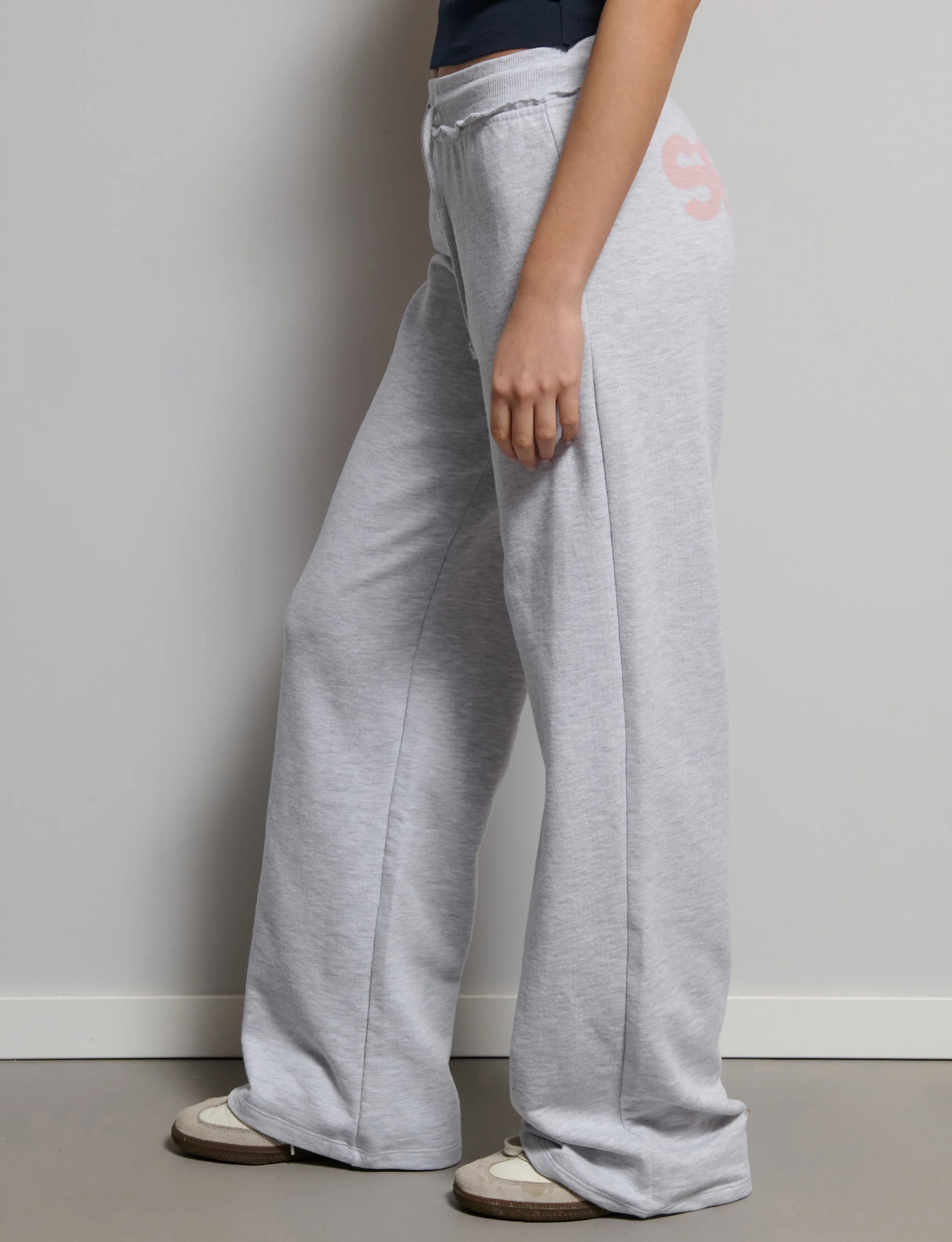 Pantalone tuta con scritta “spoiled“ - Image 4
