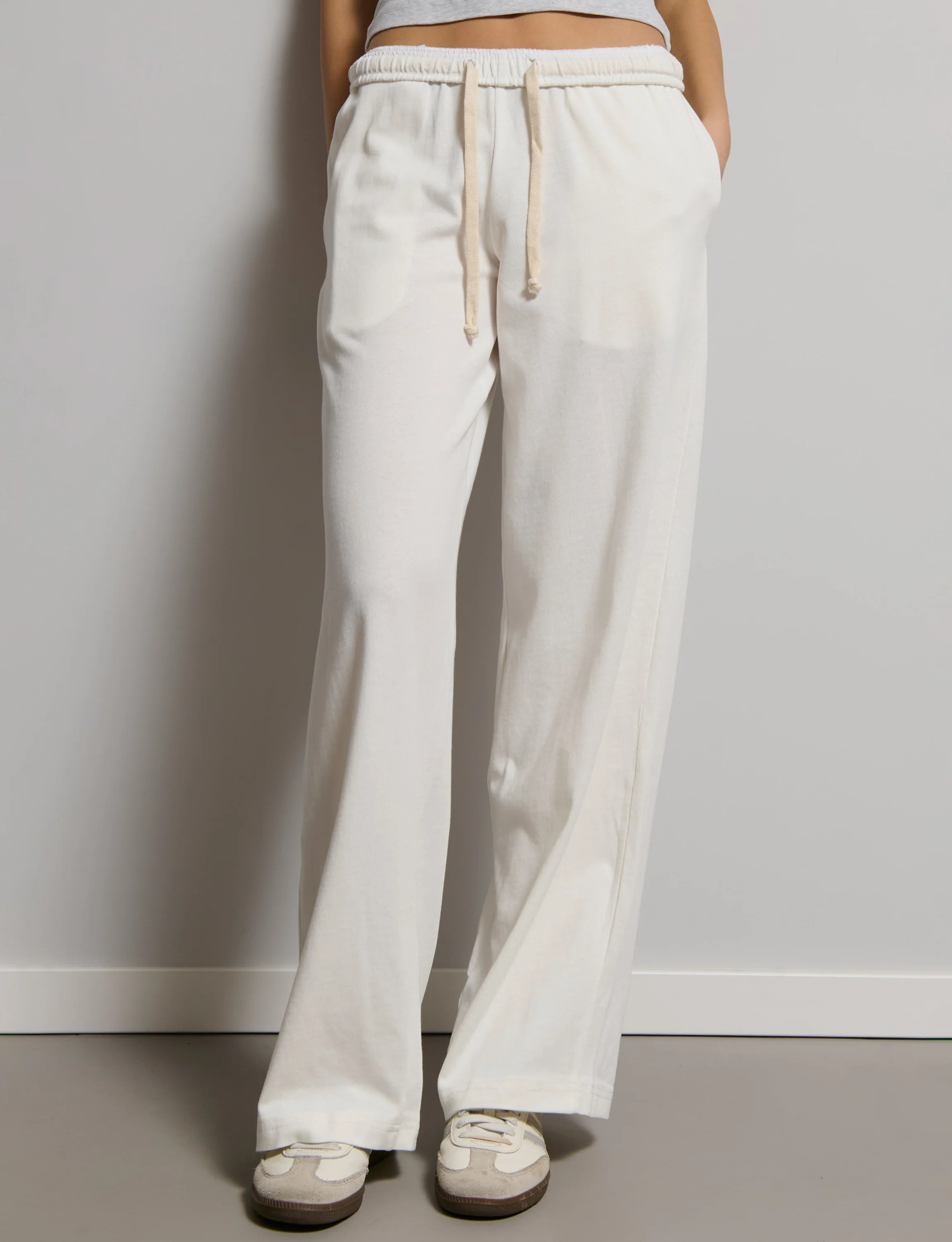 Pantalone tuta panna a gamba ampia
