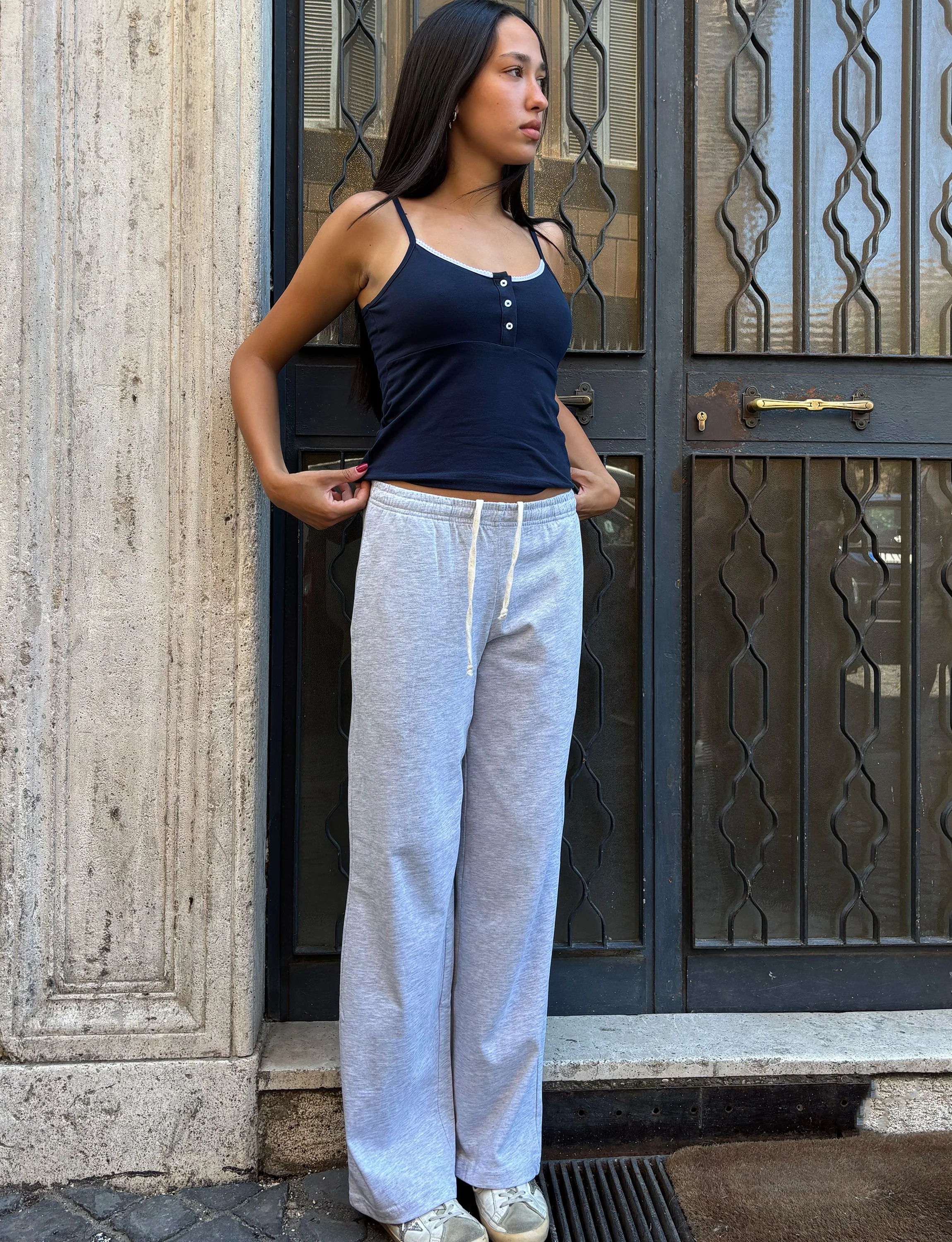Pantalone tuta grigio a gamba ampia