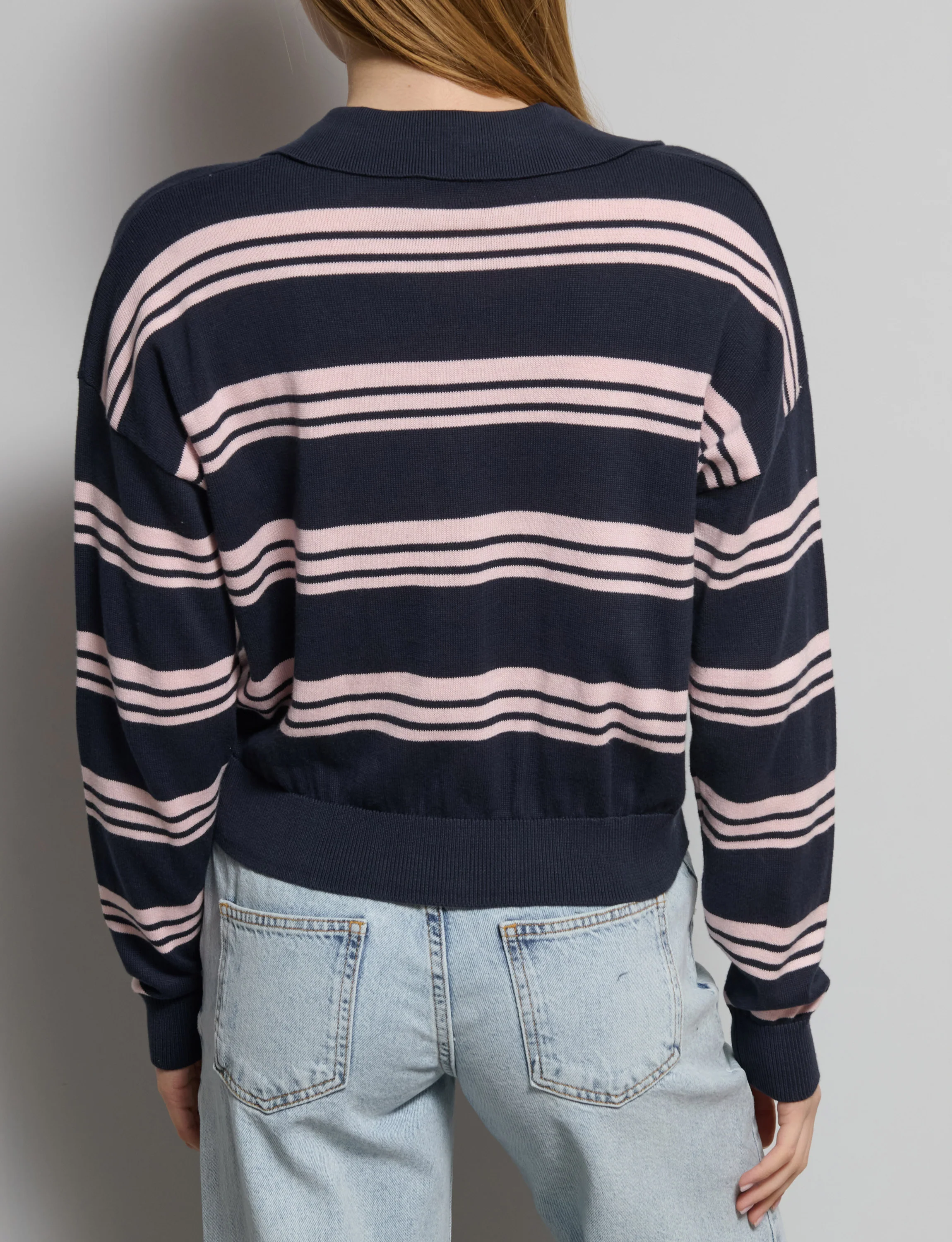 Polo in maglia a righe blu e rosa - Image 4