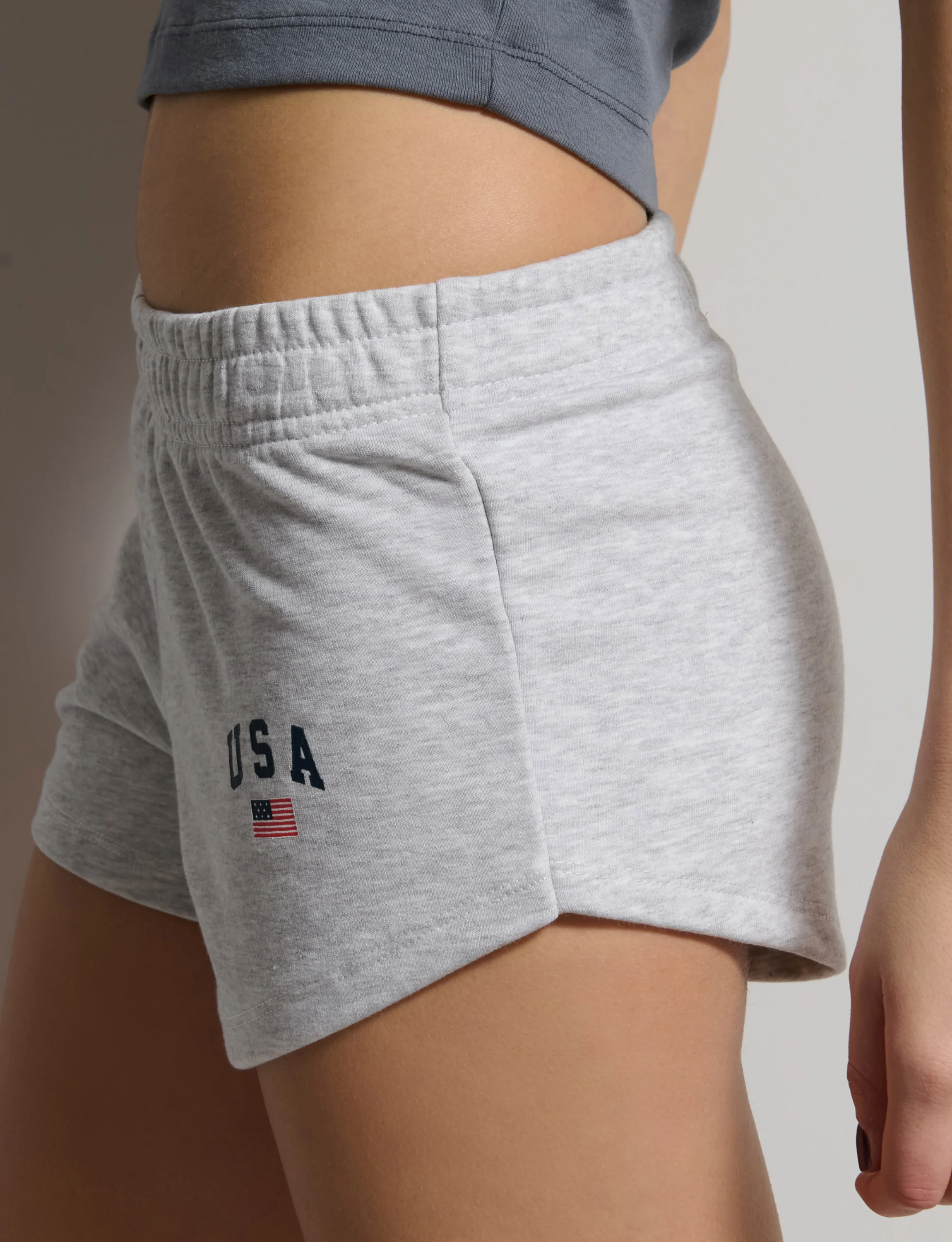 Short grigi in felpa con stampa USA - Image 2