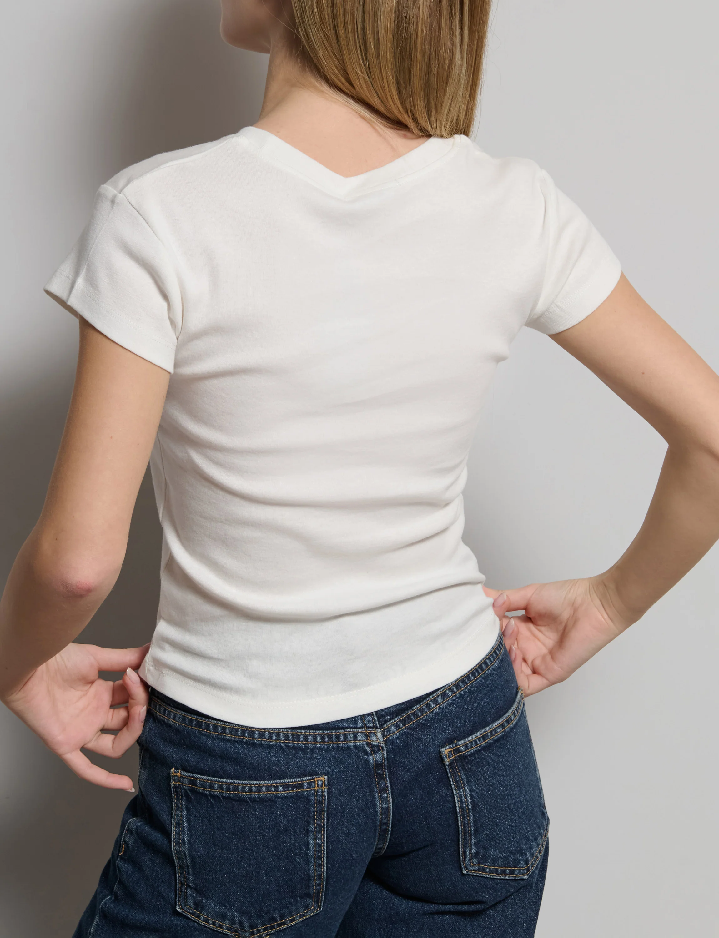 T-shirt panna con stampa bassotto - Image 4