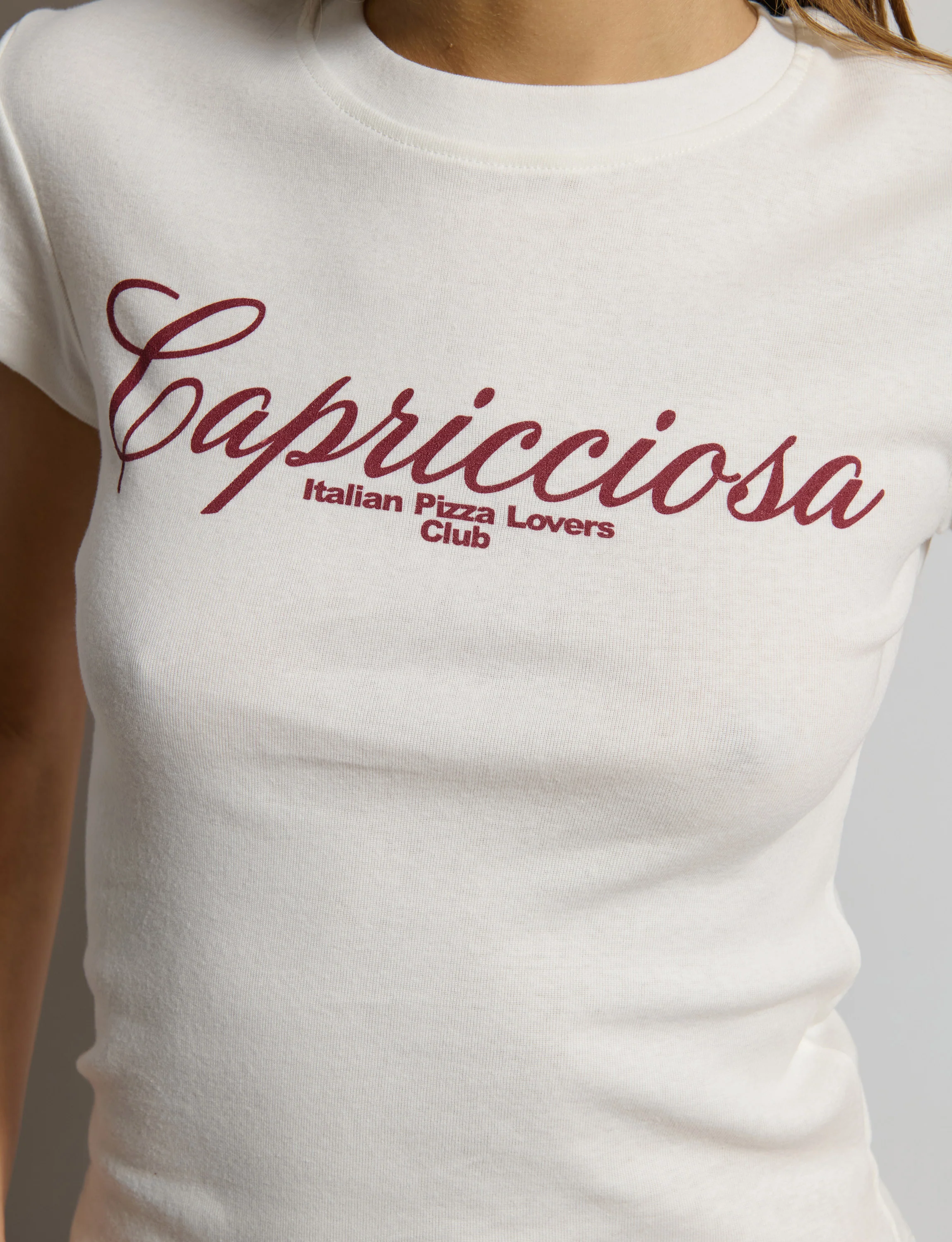 T-shirt panna con scritta “Capricciosa“ - Image 3