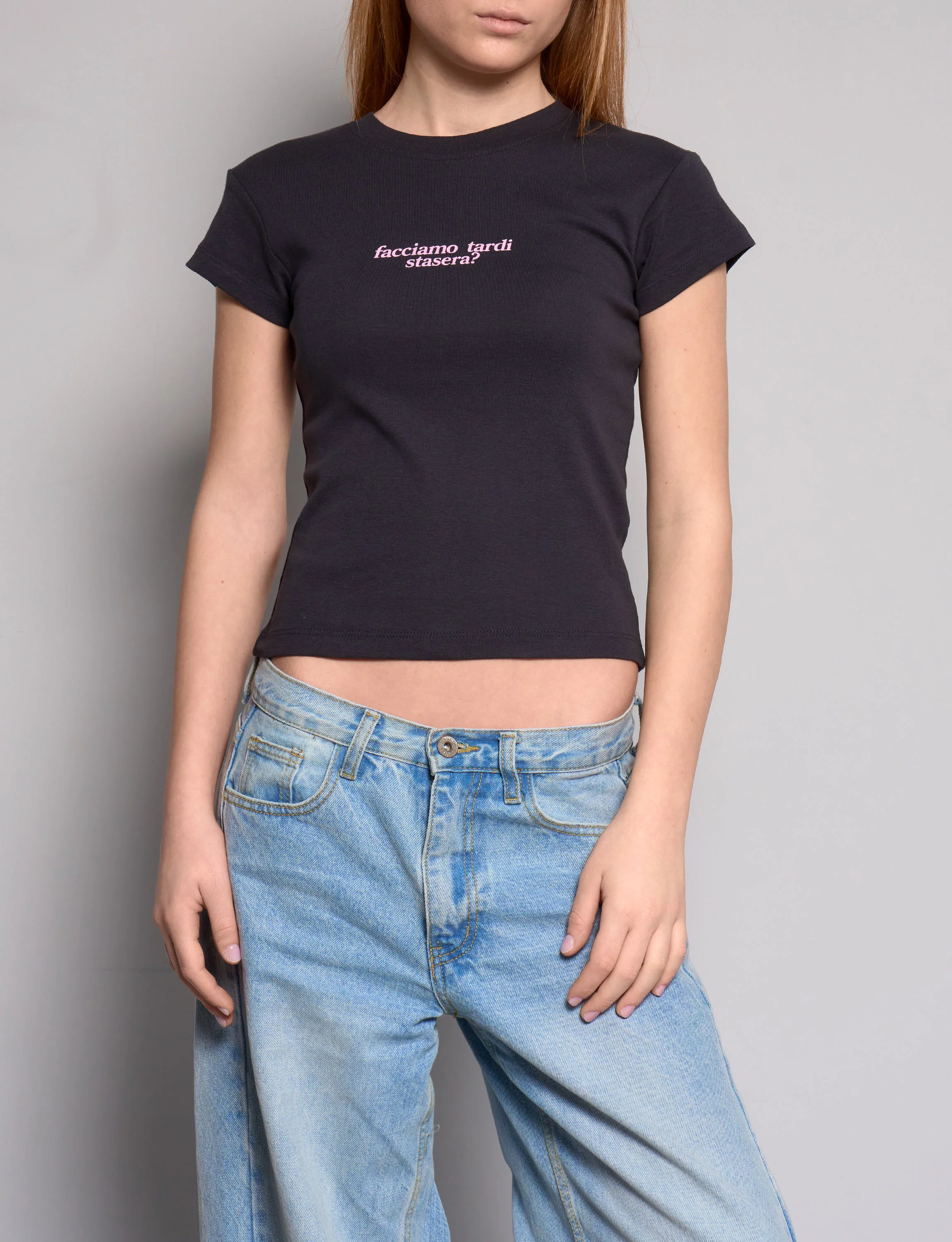 T-shirt blu notte con scritta “Facciamo tardi stasera?“ - Image 2