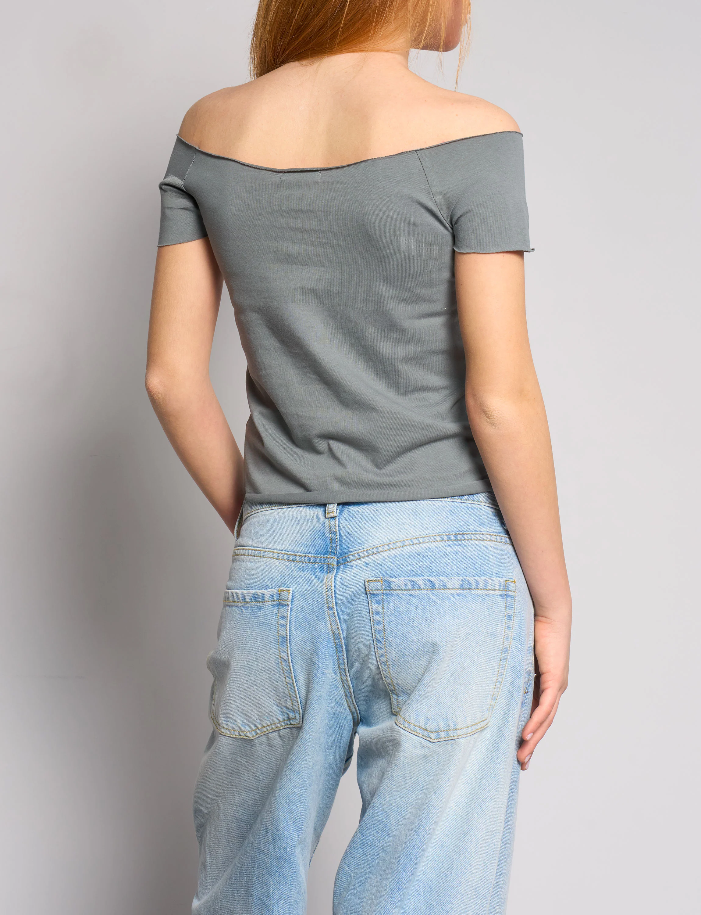 T-shirt a spalle scoperte con numero 16 - Image 2