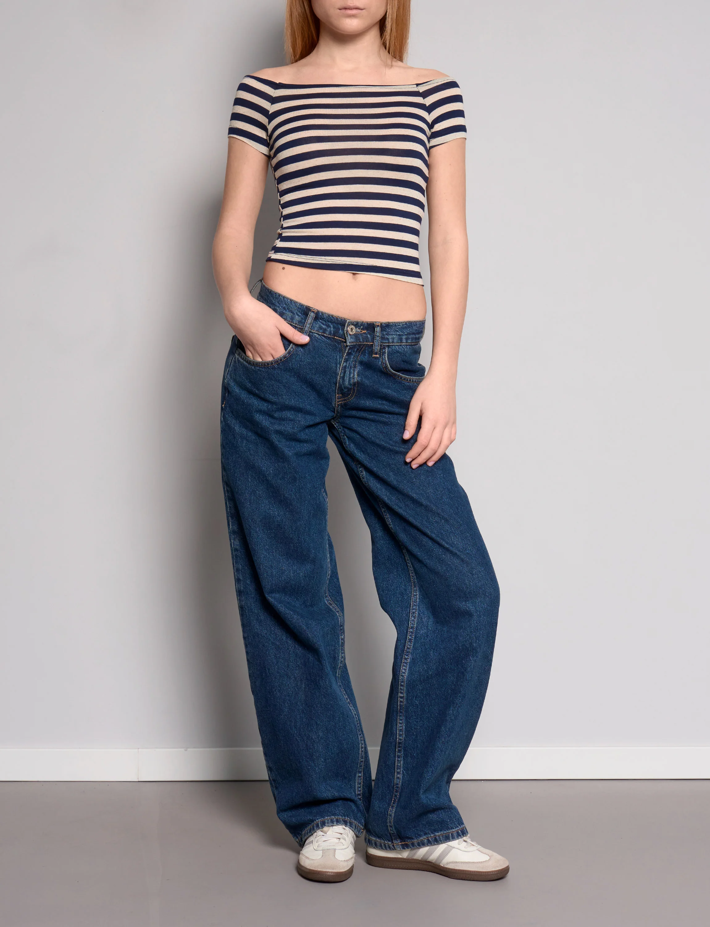 Top a righe blu con scollo dritto - Image 4