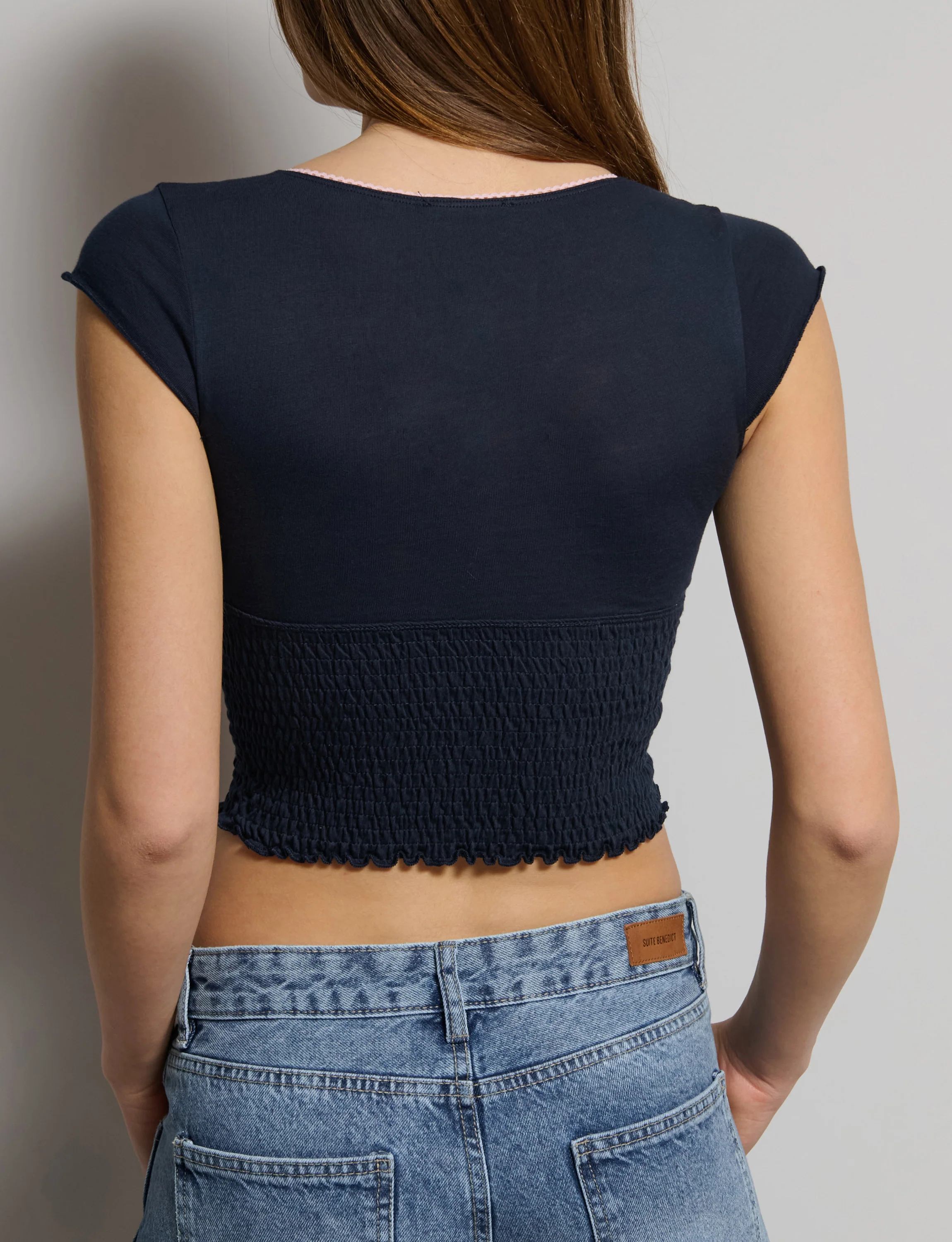 Top in jersey con scollo incrociato e pizzo - Image 3
