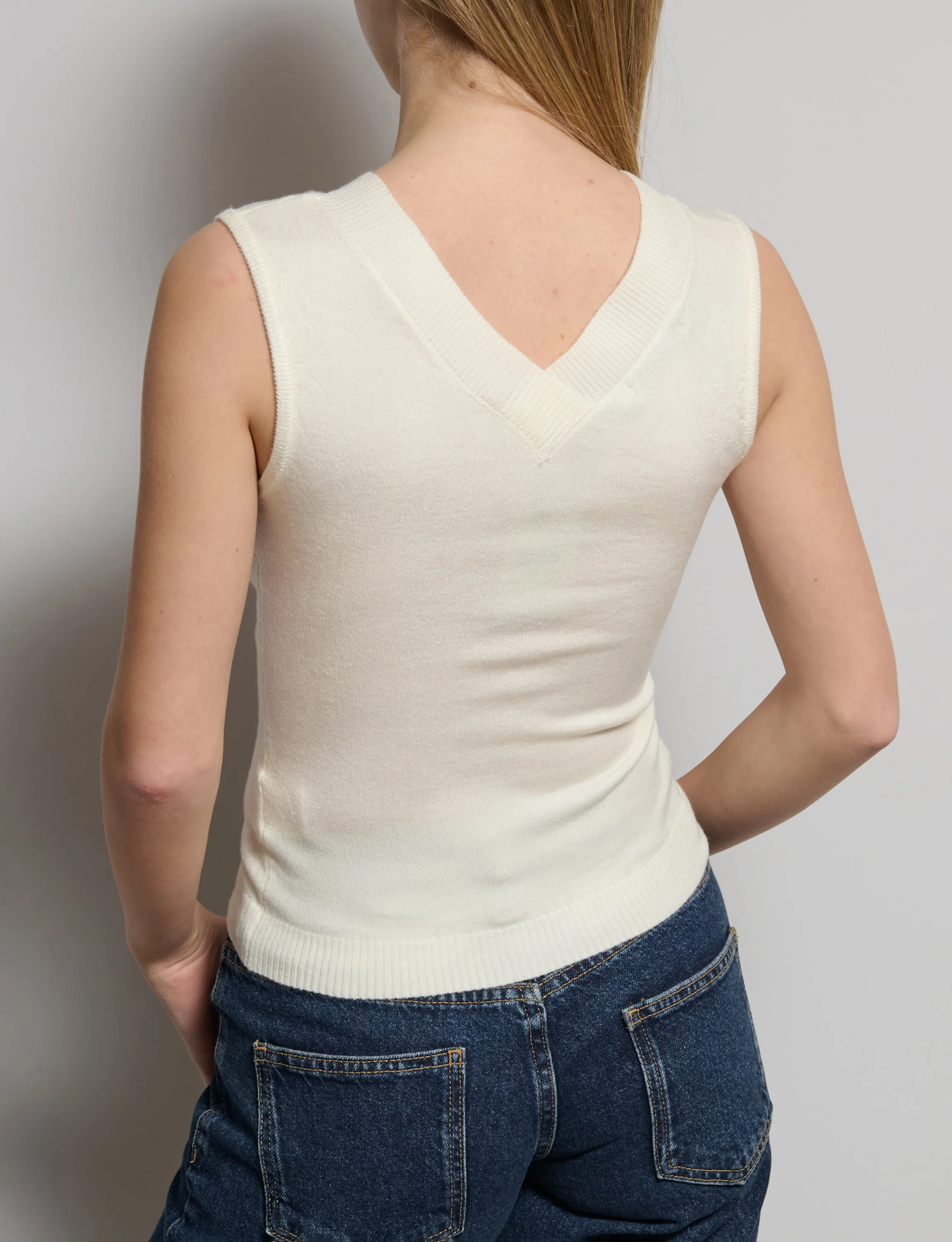Top in maglia giro manica con scollo a V - Image 3