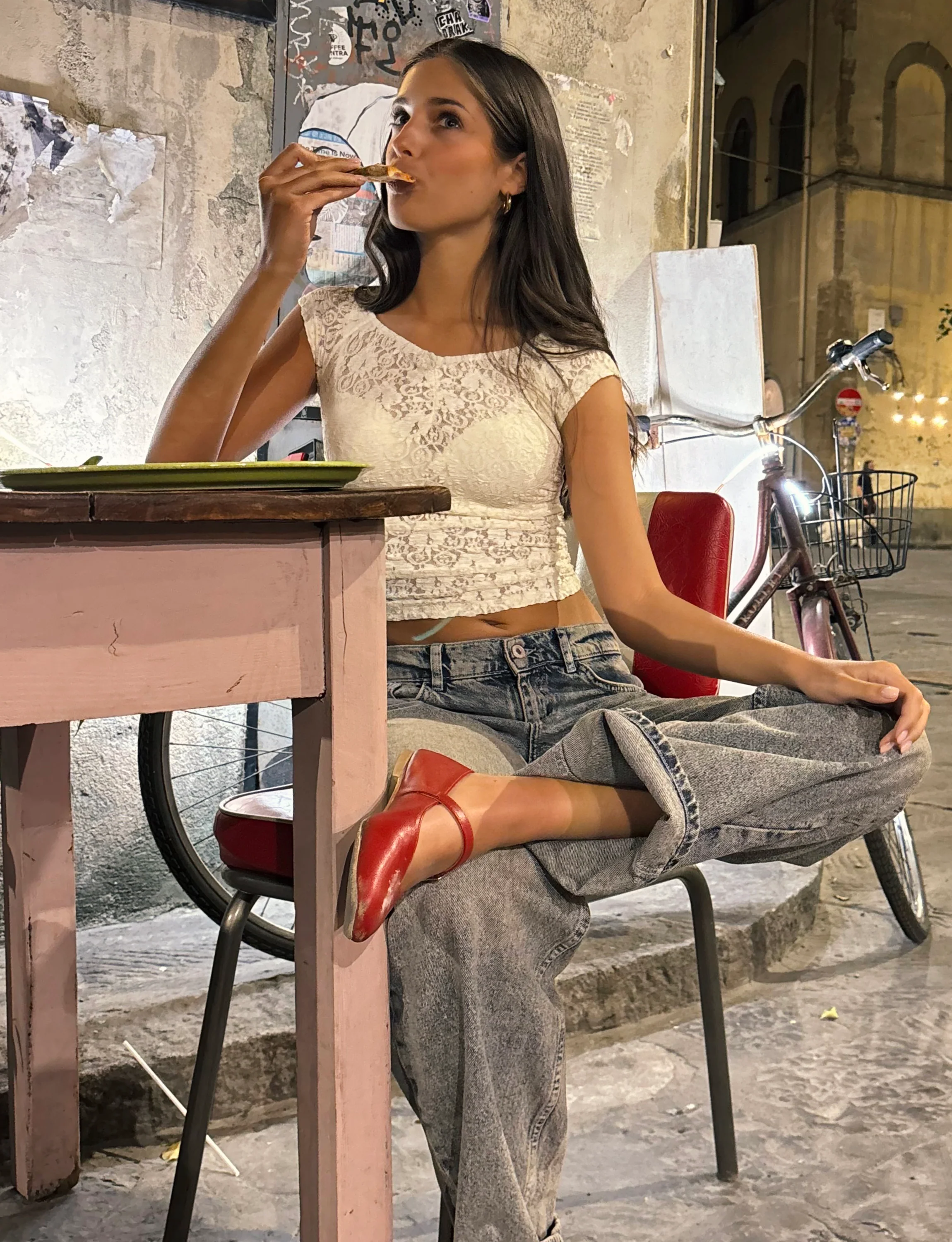 Top panna in pizzo con arricciatura