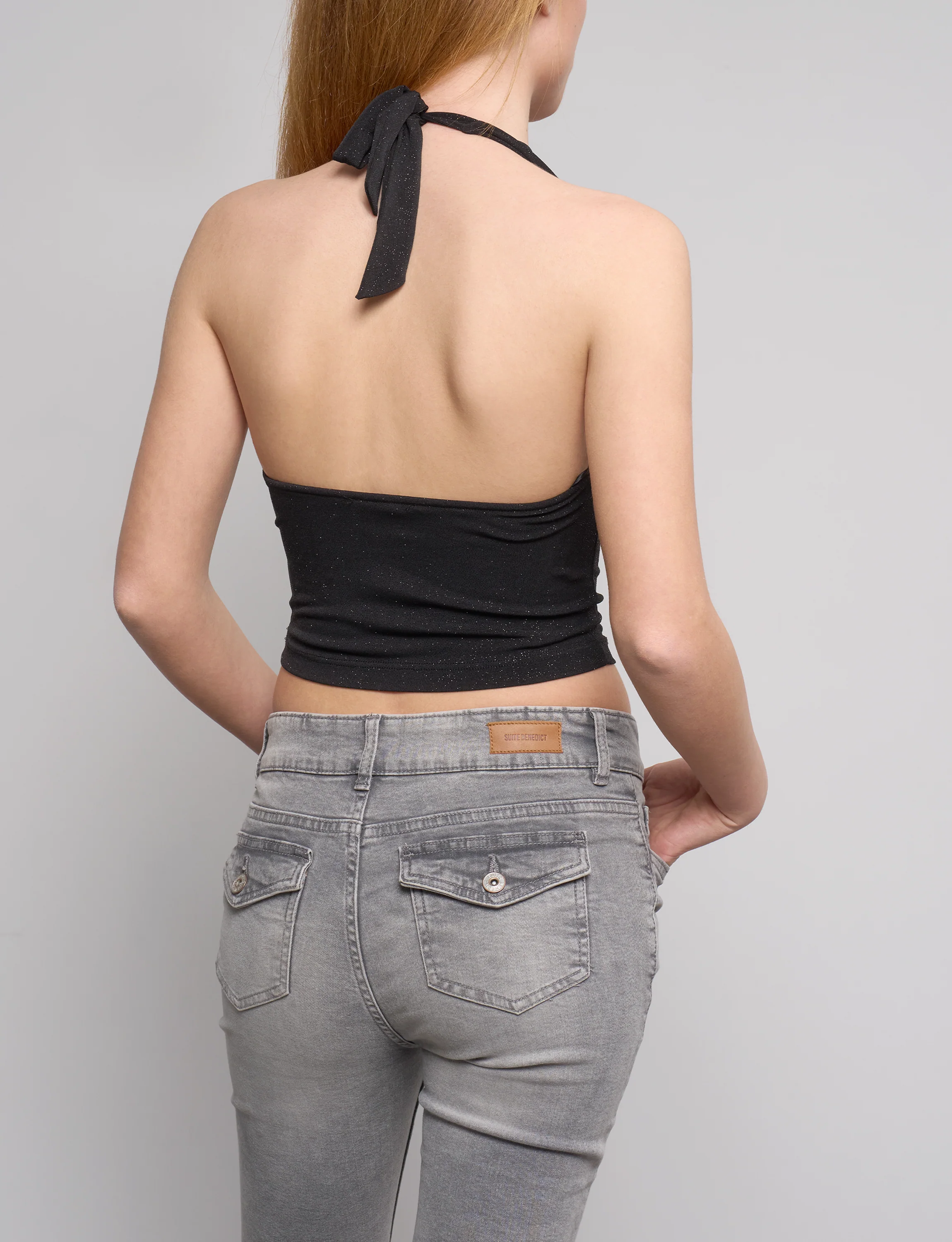 Top nero in lurex con scollo morbido e schiena scoperta - Image 2