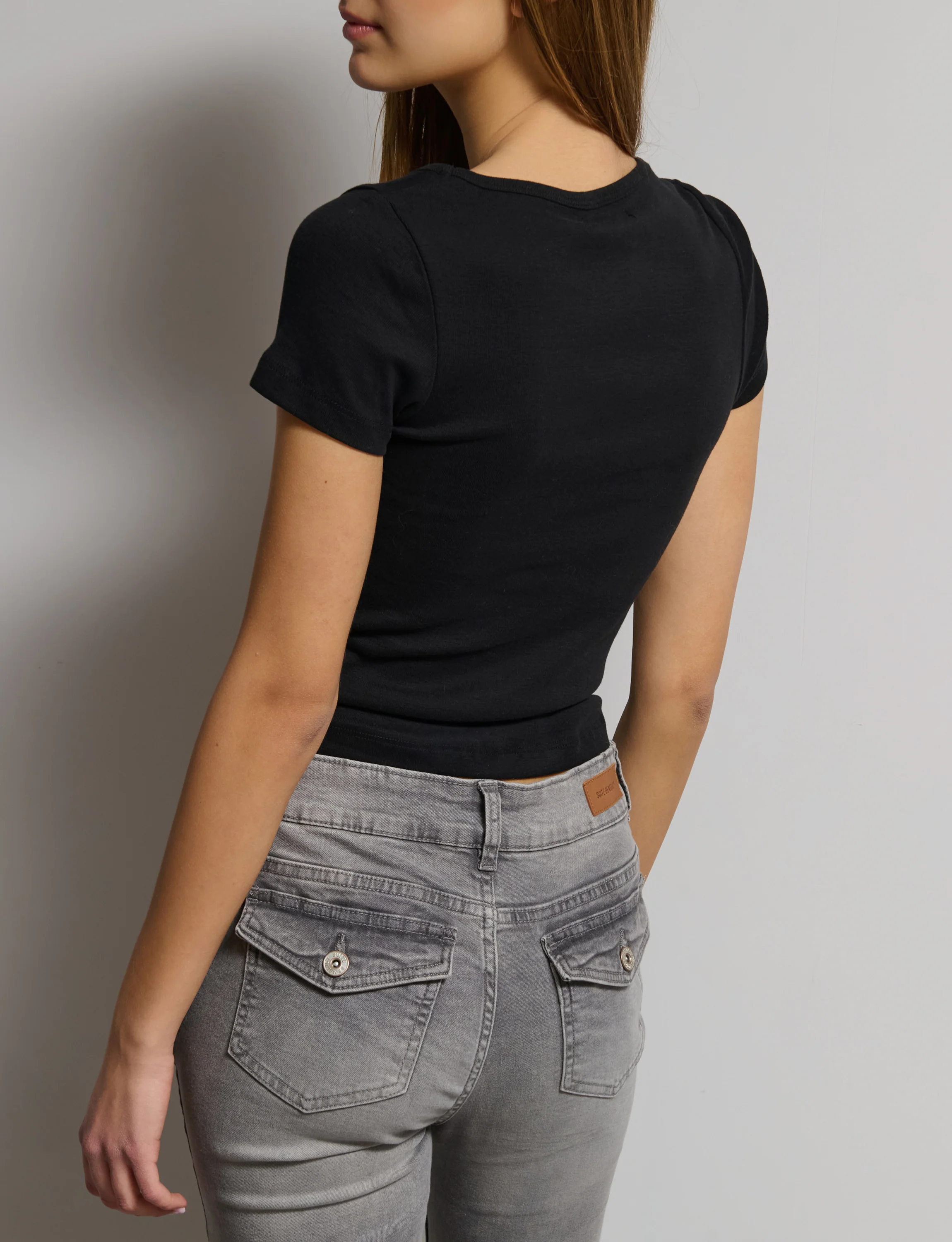 T-shirt nera a scollo tondo - Image 3