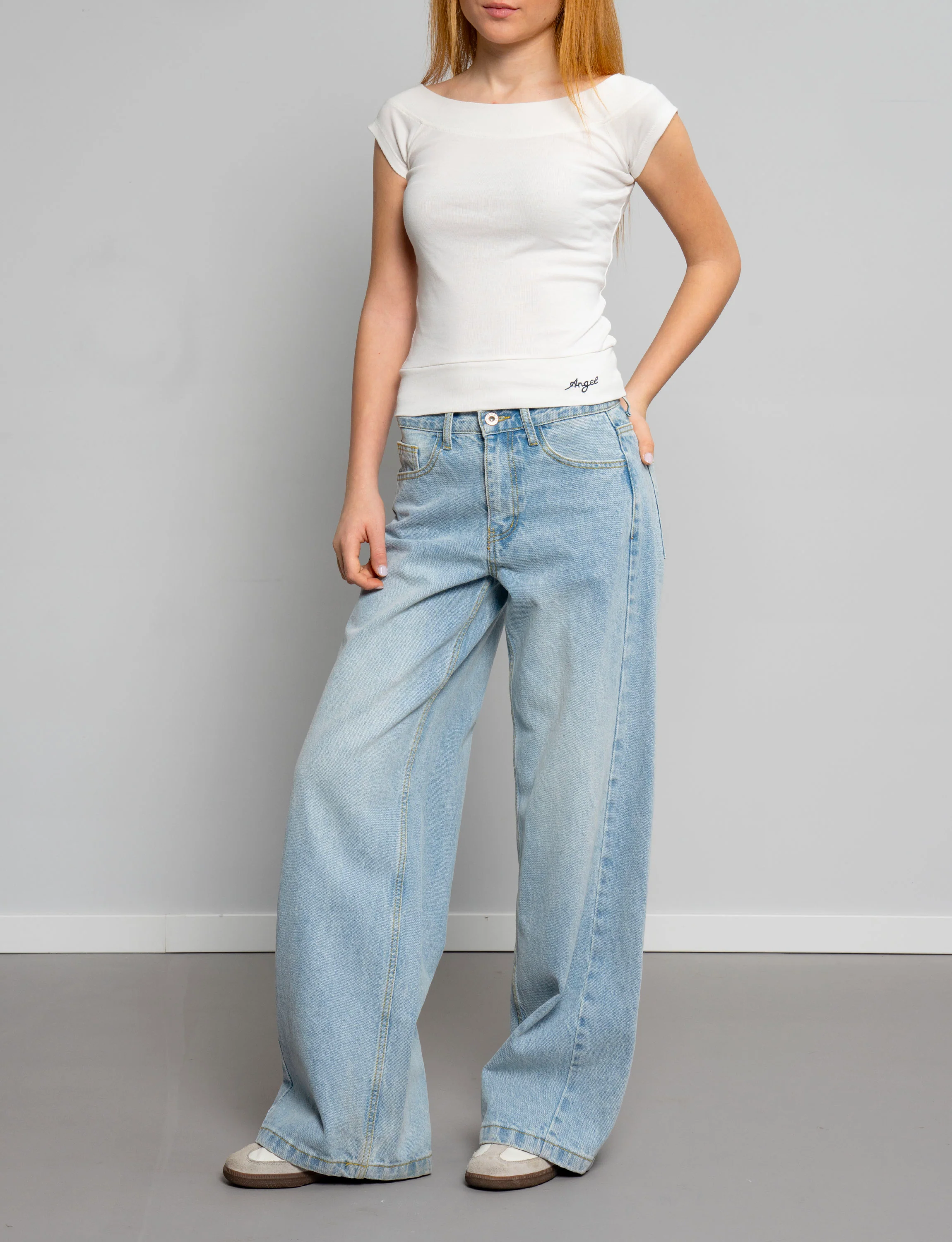 T-shirt panna con scollo a barca e scritta “Angel“ - Image 4