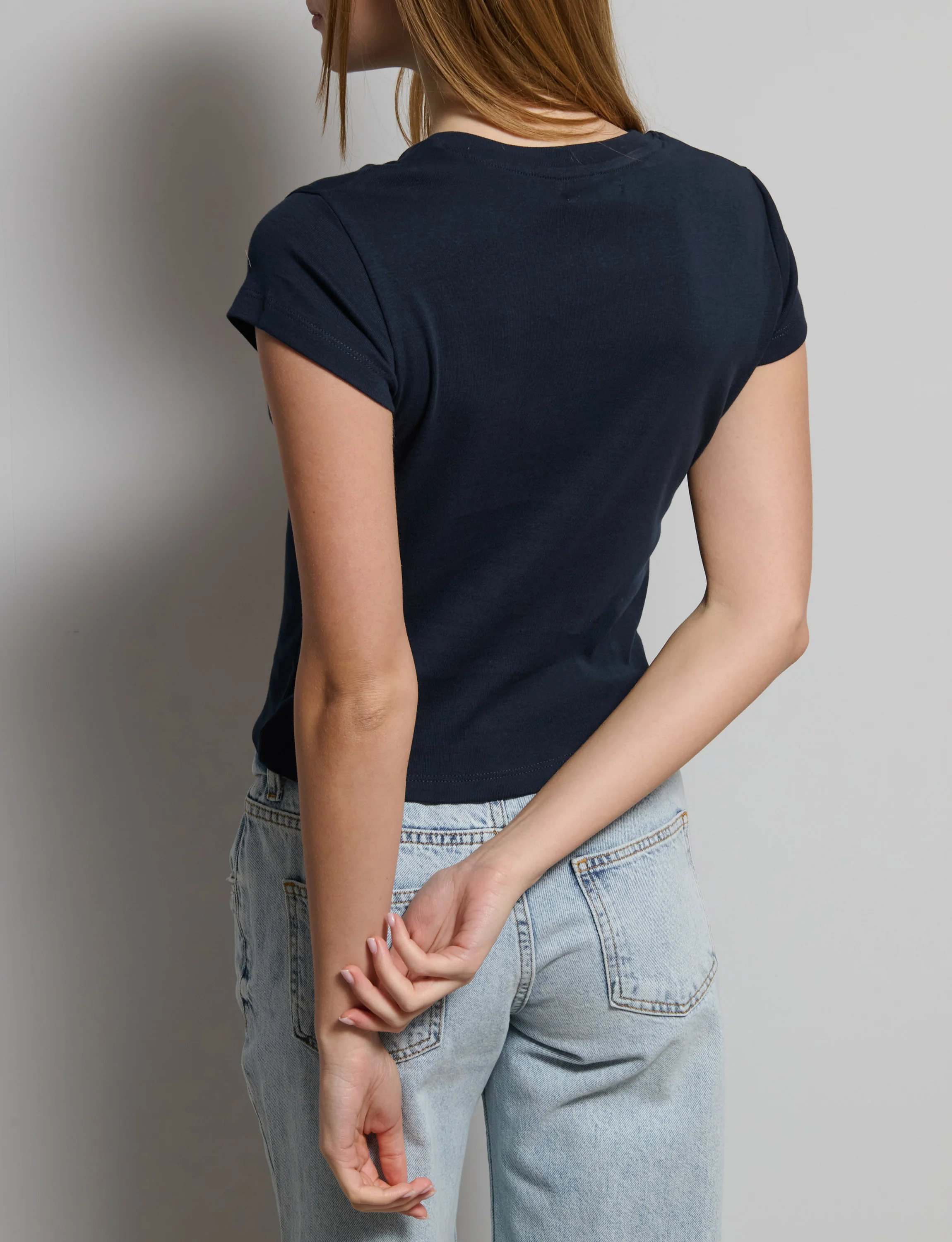 T-shirt blu navy con scollo a V - Image 3